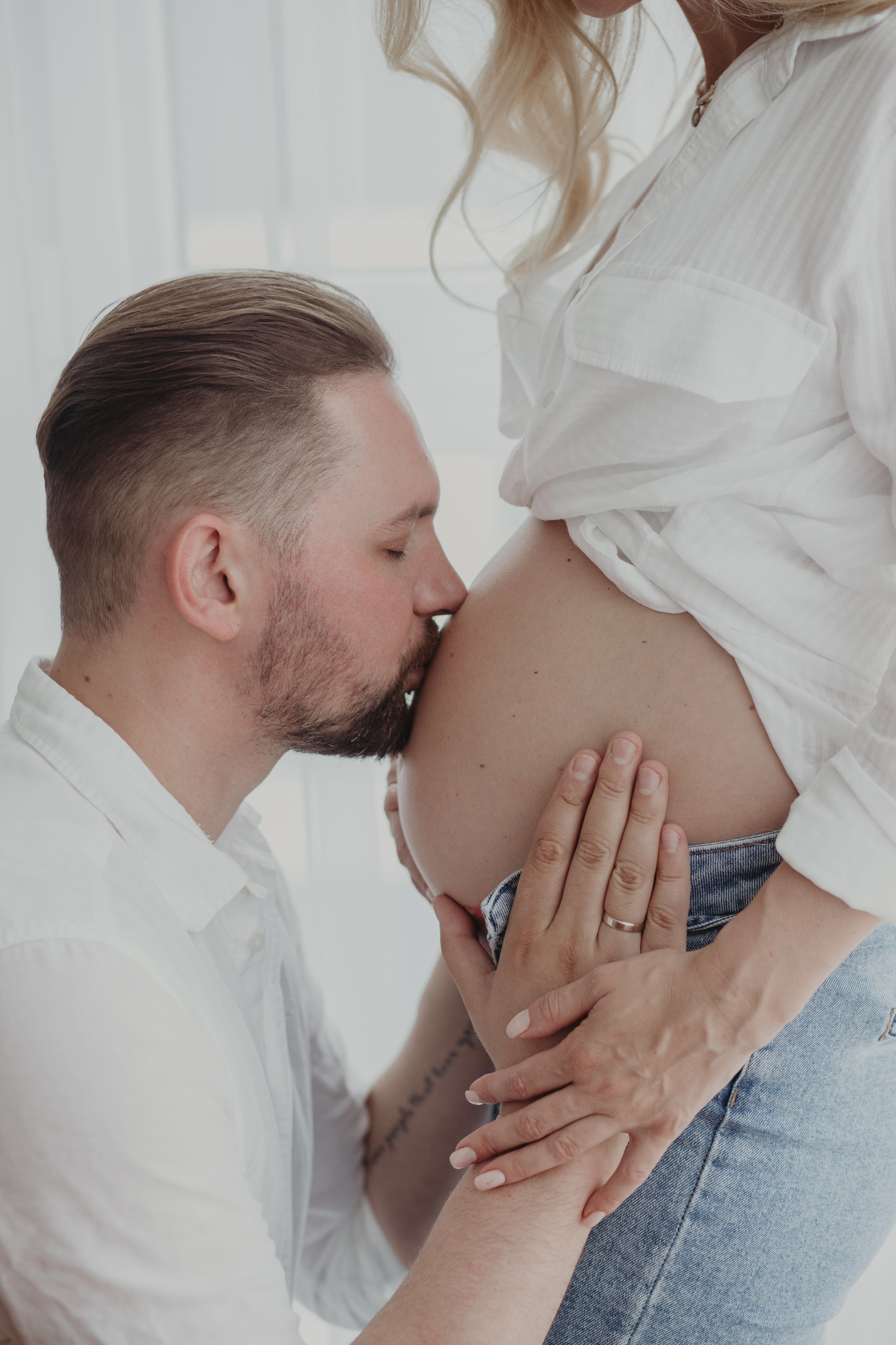 Домашня зйомка вагітності. Весільний фотограф у Львові Мирон Роксоляна