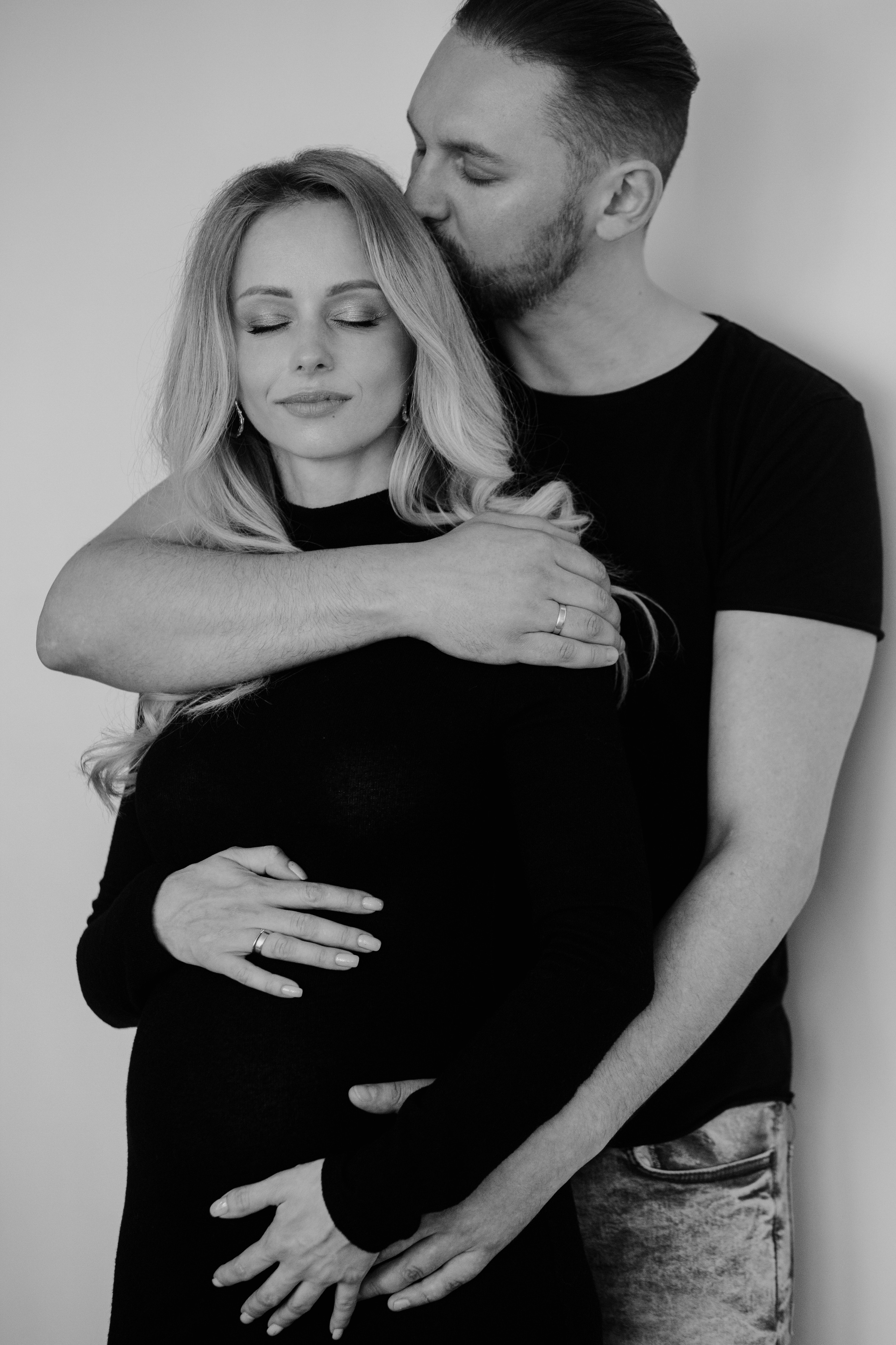 Домашня зйомка вагітності. Весільний фотограф у Львові Мирон Роксоляна