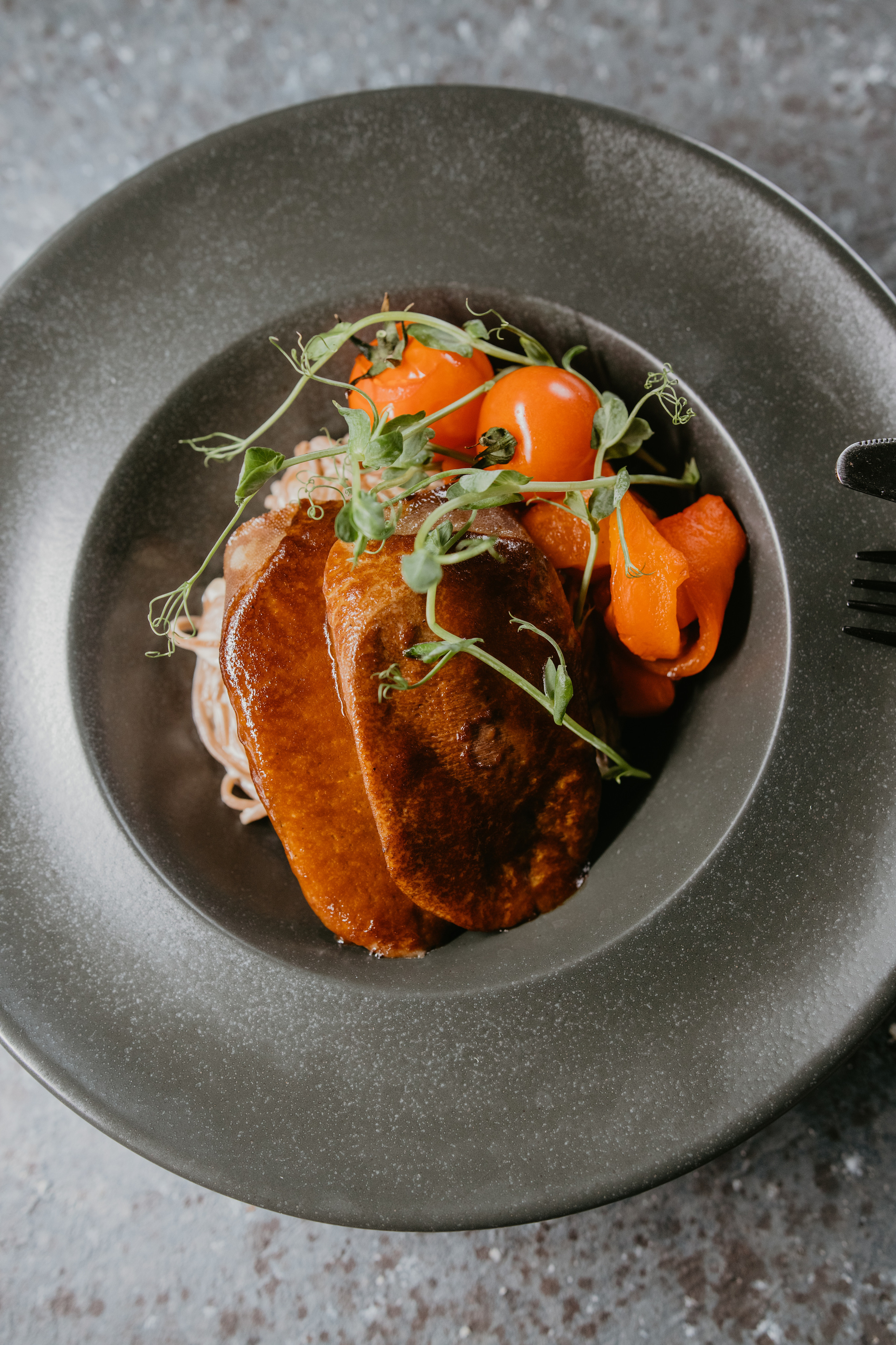 Зйомка меню для ресторану. Весільний фотограф у Львові Мирон Роксоляна