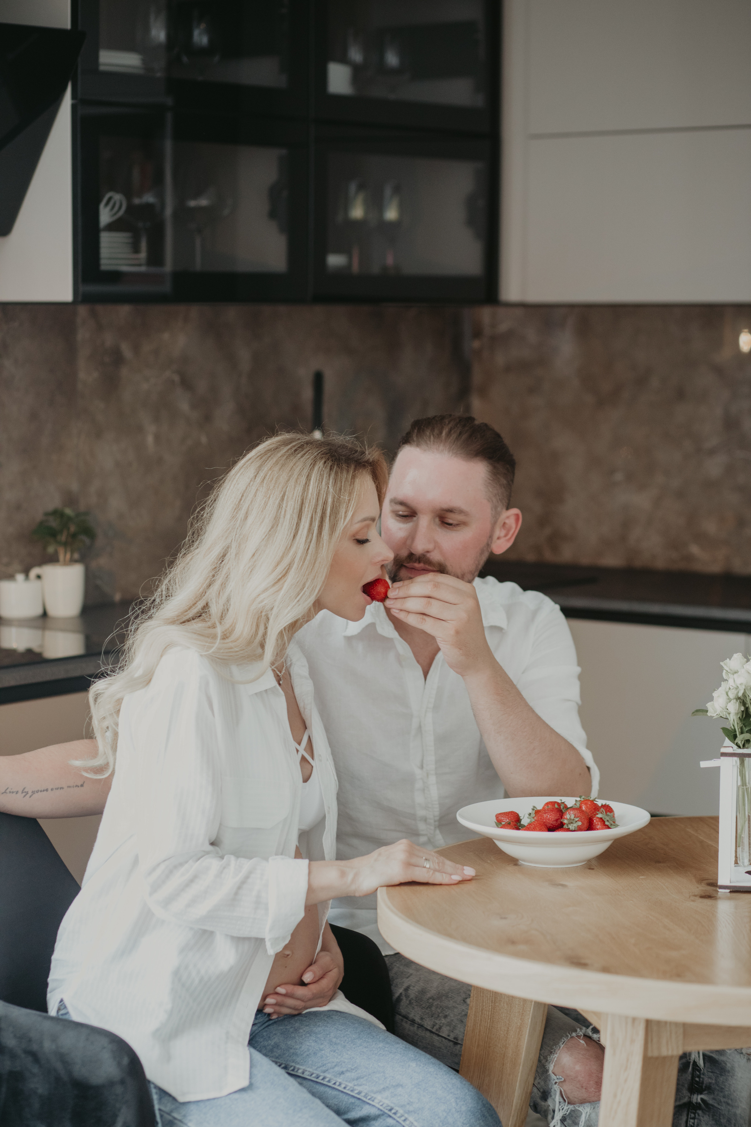 Домашня зйомка вагітності. Весільний фотограф у Львові Мирон Роксоляна