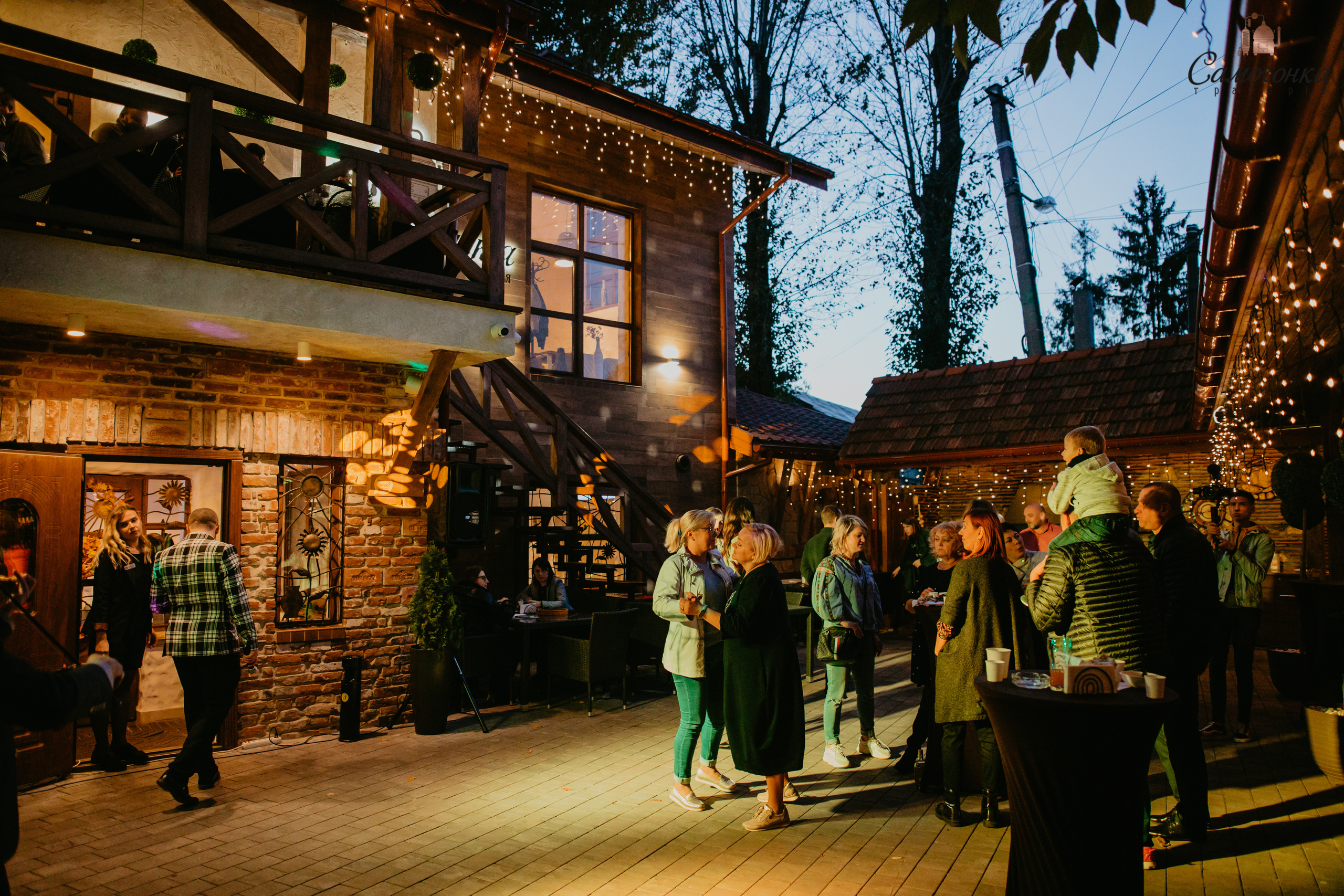 Репортаж із фестивалю самогонки. Весільний фотограф у Львові Мирон Роксоляна