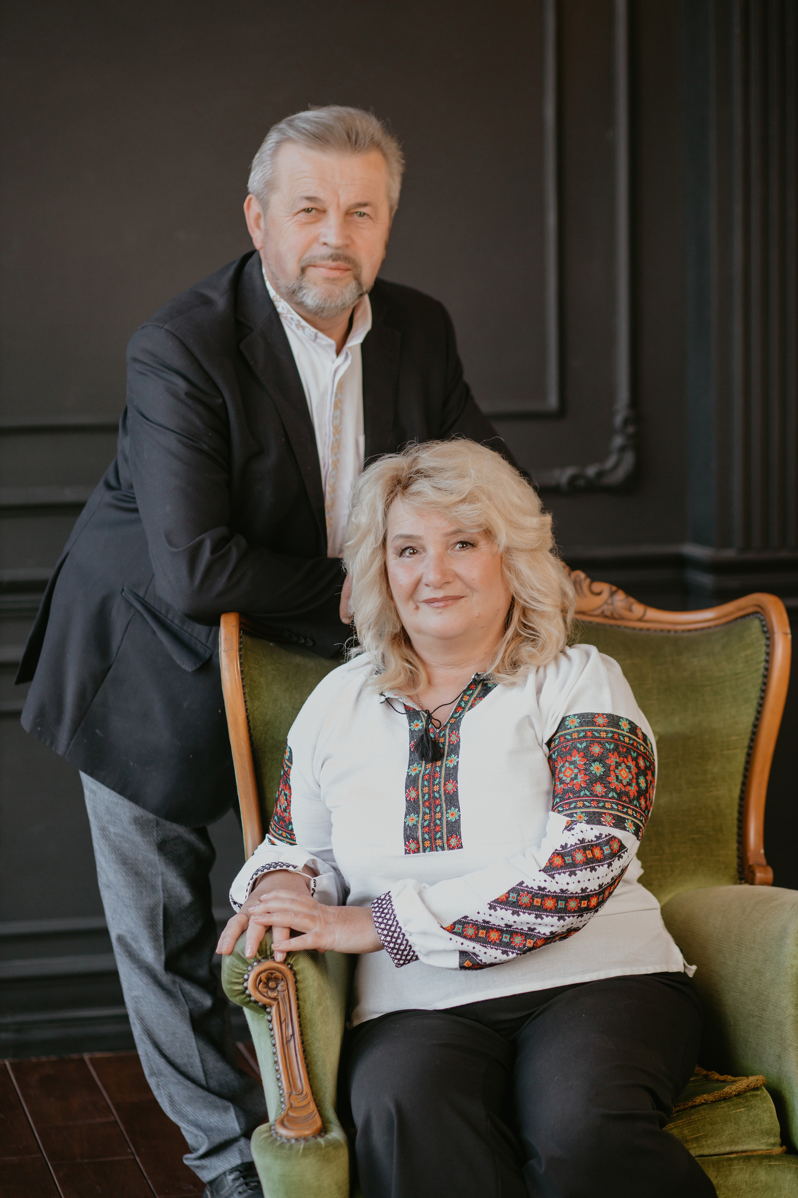 Сімейна зйомка у студії. Весільний фотограф у Львові Мирон Роксоляна