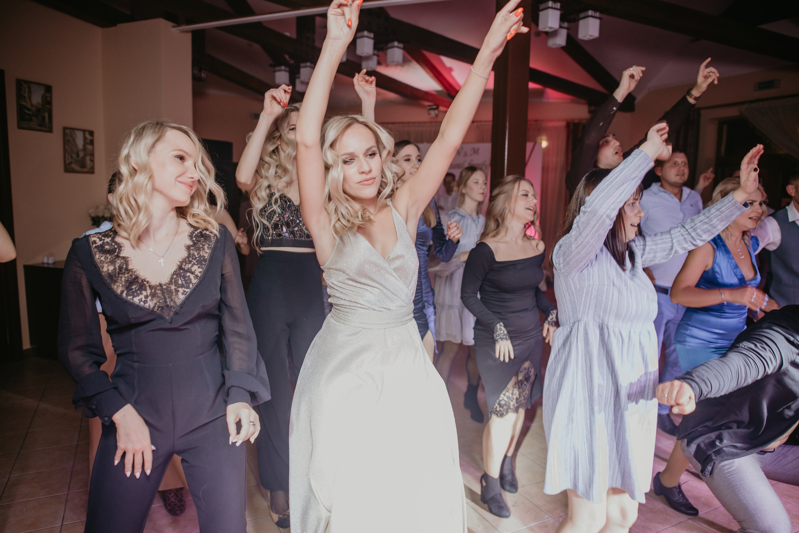 Весільний день Маряни та Володі. Весільний фотограф у Львові Мирон Роксоляна