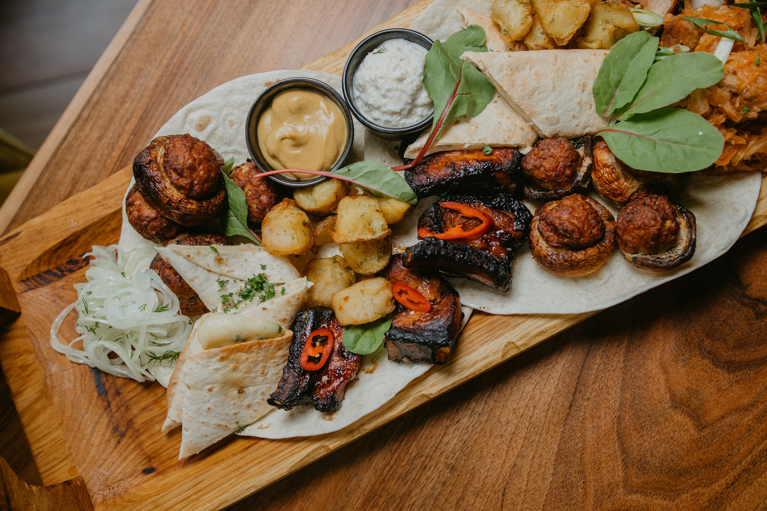 Зйомка меню для ресторану. Весільний фотограф у Львові Мирон Роксоляна