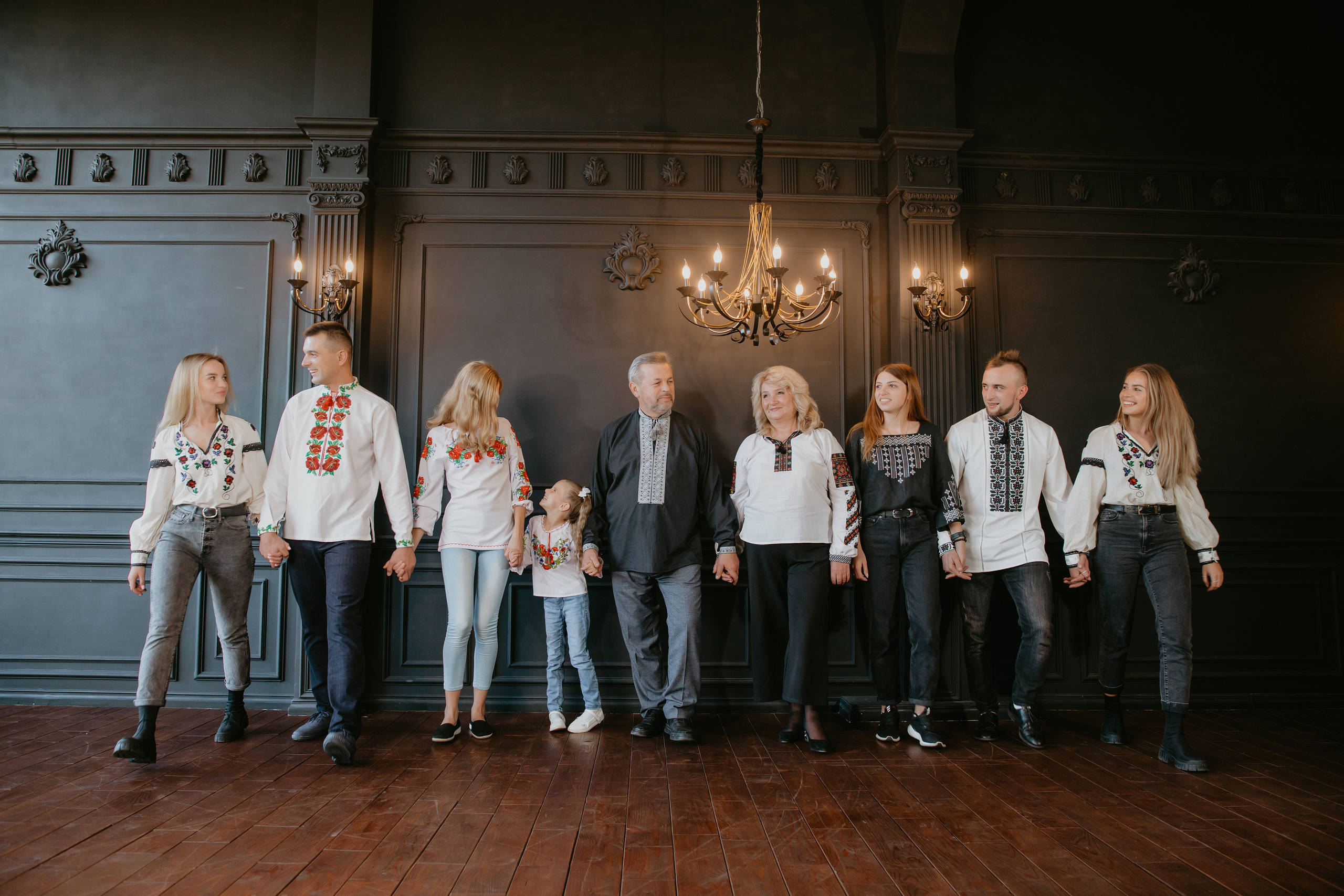 Сімейна зйомка у студії. Весільний фотограф у Львові Мирон Роксоляна