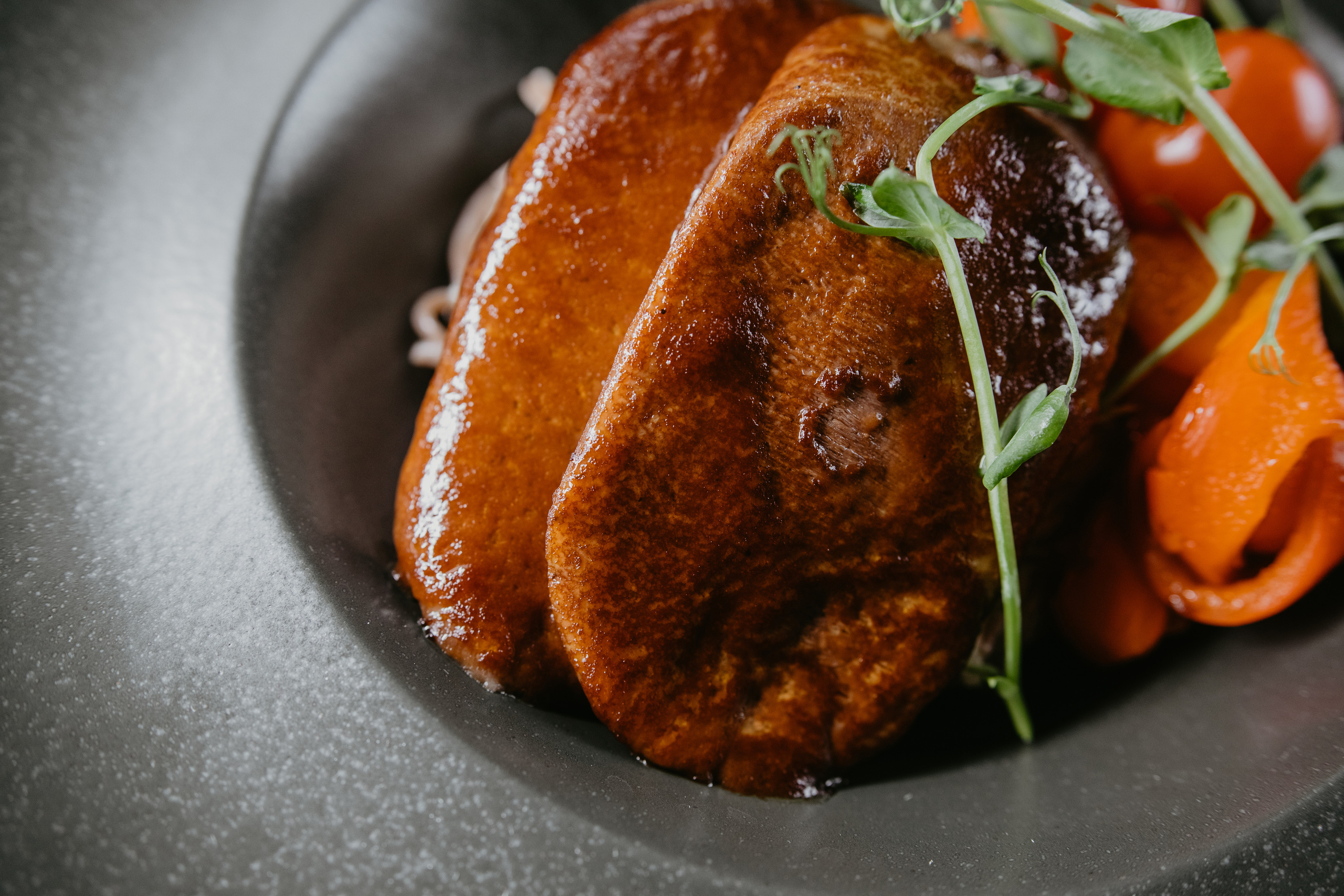 Зйомка меню для ресторану. Весільний фотограф у Львові Мирон Роксоляна