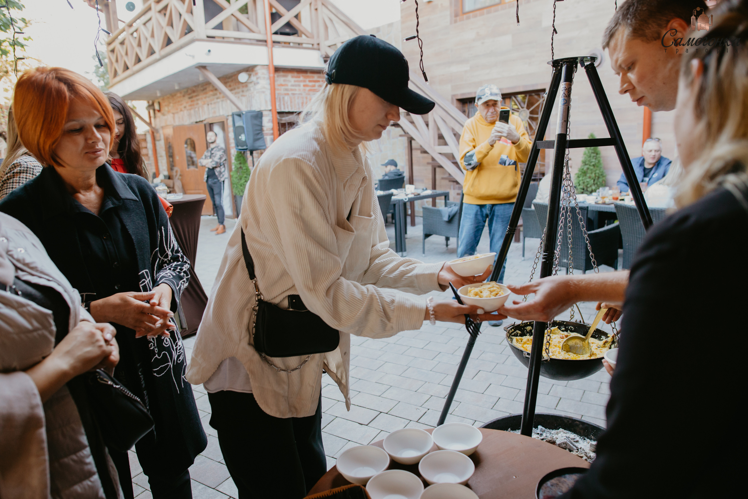 Репортаж із фестивалю самогонки. Весільний фотограф у Львові Мирон Роксоляна