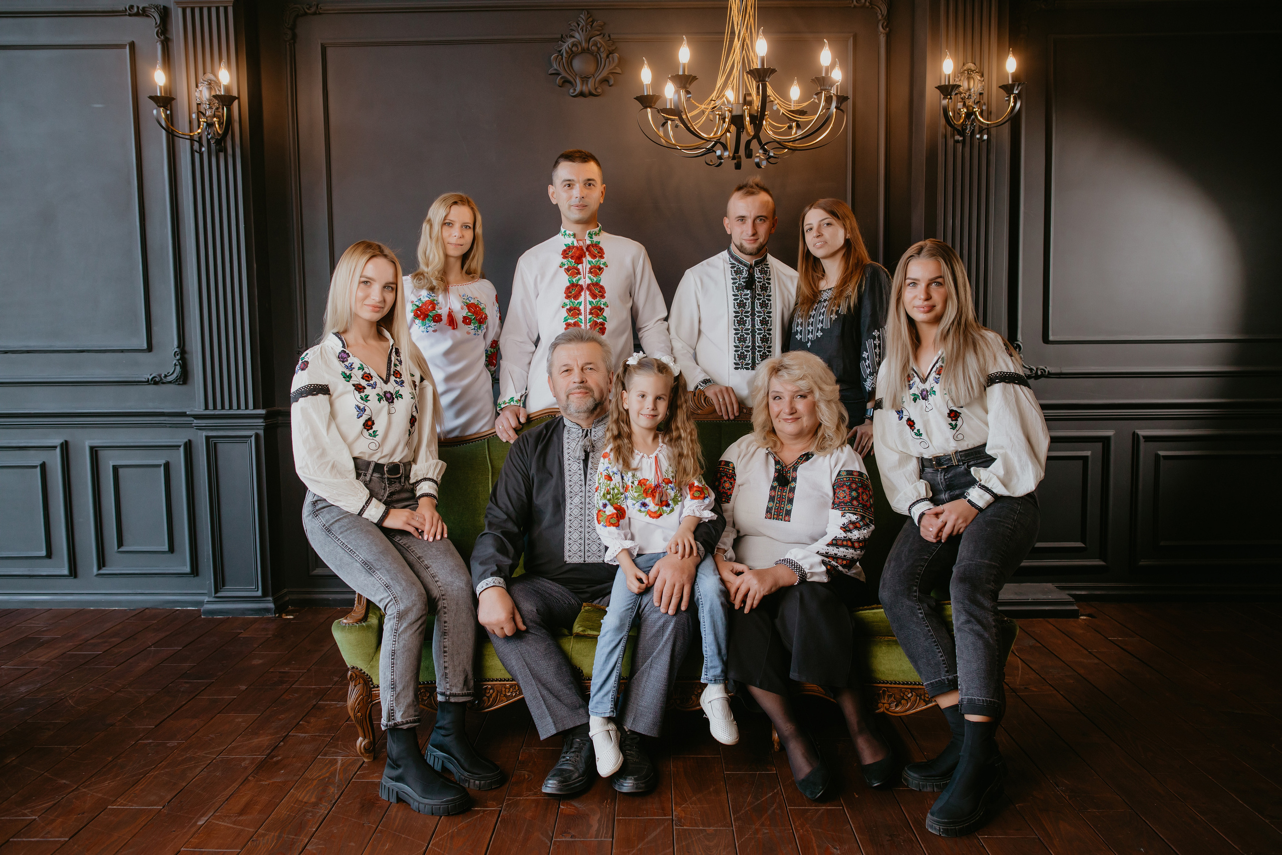 Сімейна зйомка у студії. Весільний фотограф у Львові Мирон Роксоляна