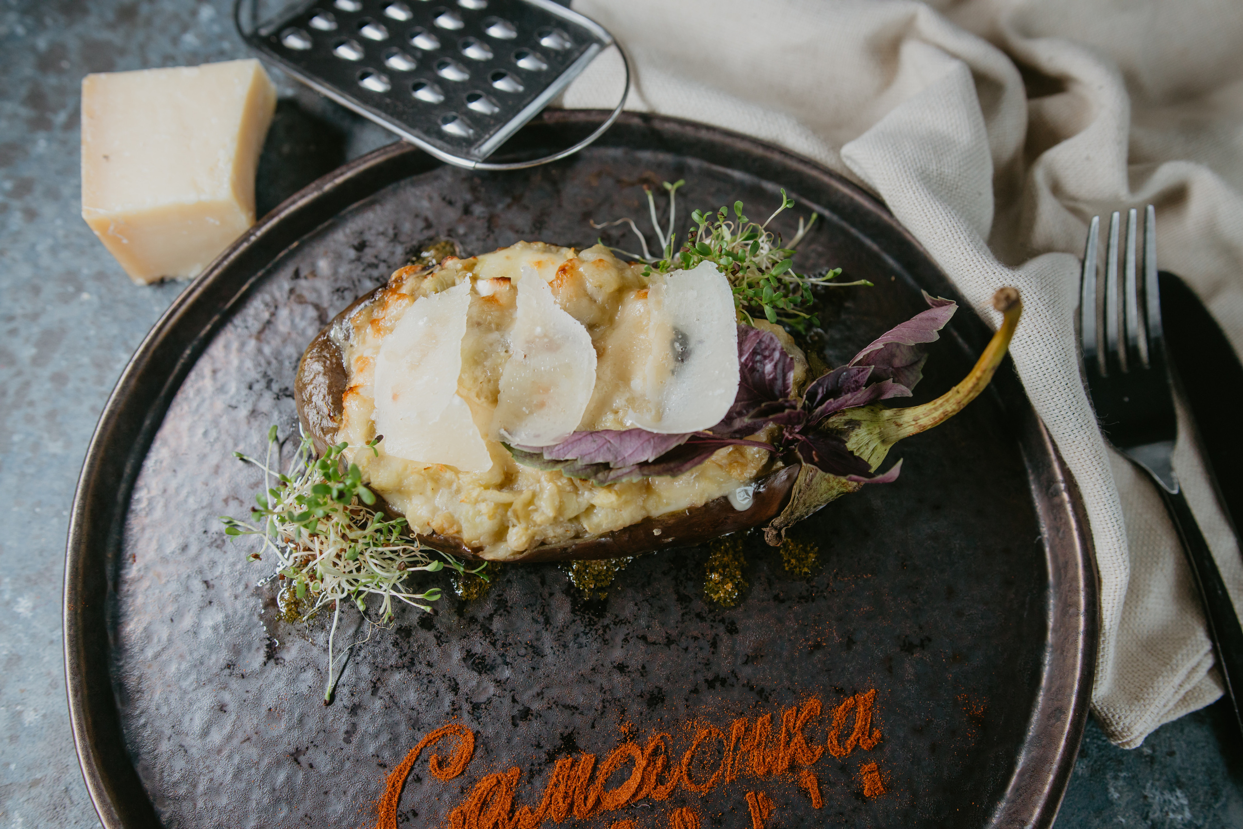 Зйомка меню для ресторану. Весільний фотограф у Львові Мирон Роксоляна