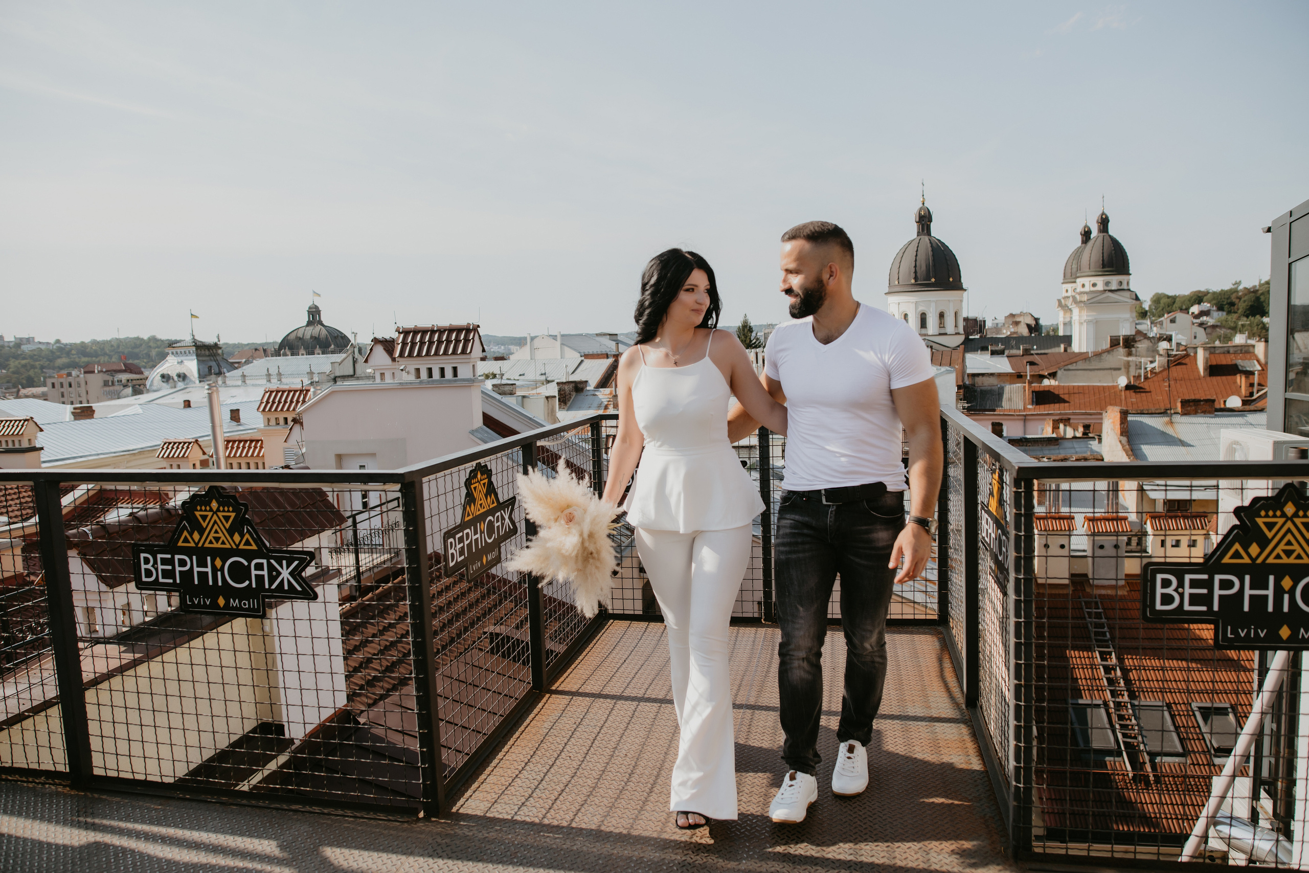 Розпис Леонід і Соломія. Весільний фотограф у Львові Мирон Роксоляна