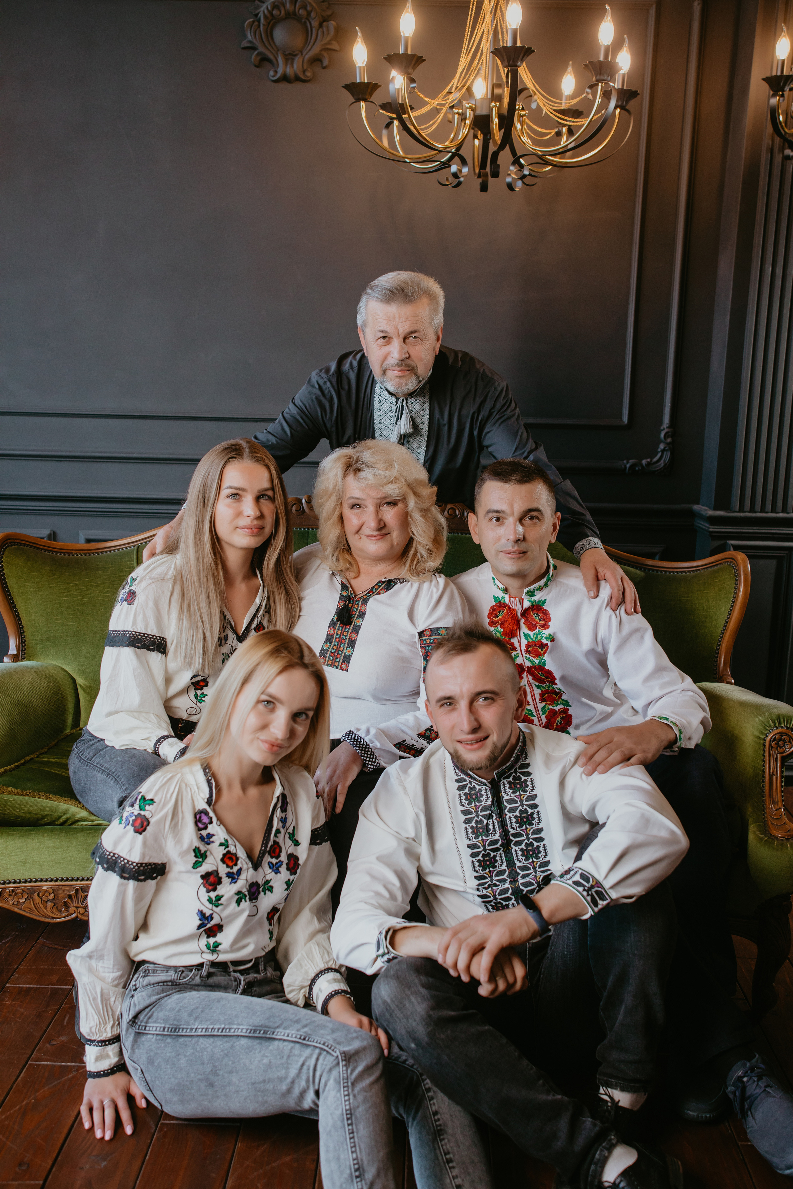 Сімейна зйомка у студії. Весільний фотограф у Львові Мирон Роксоляна