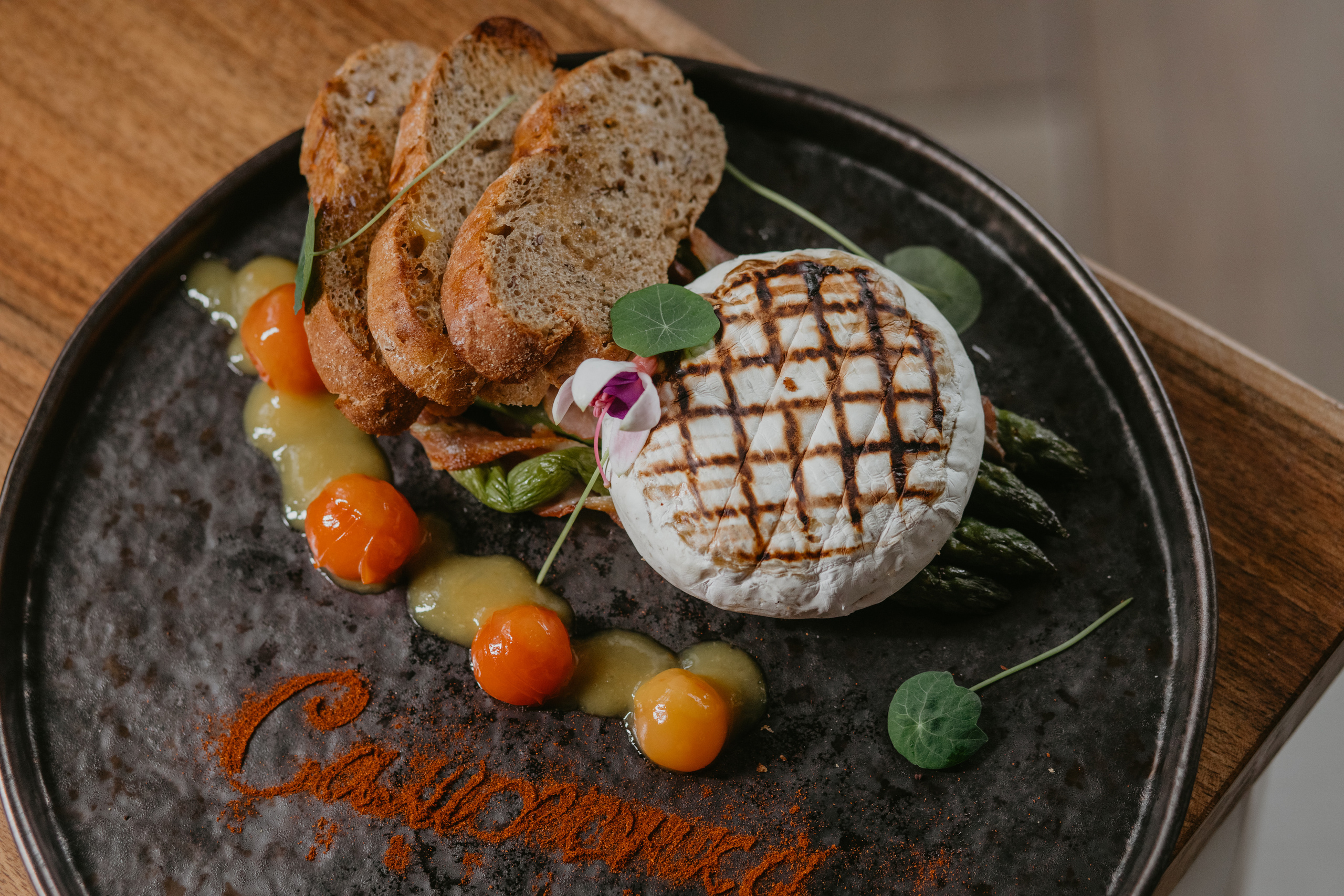 Зйомка меню для ресторану. Весільний фотограф у Львові Мирон Роксоляна