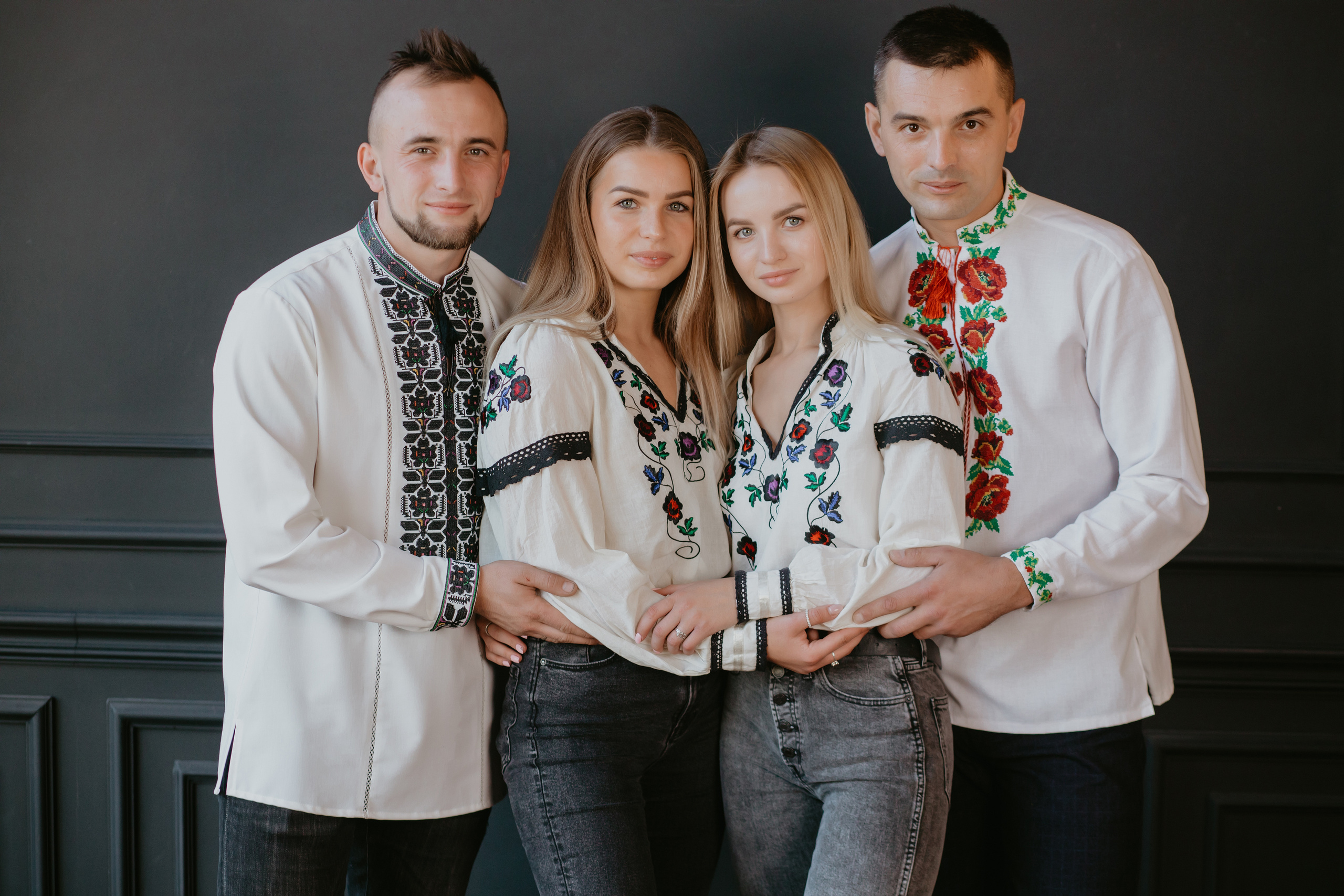 Сімейна зйомка у студії. Весільний фотограф у Львові Мирон Роксоляна