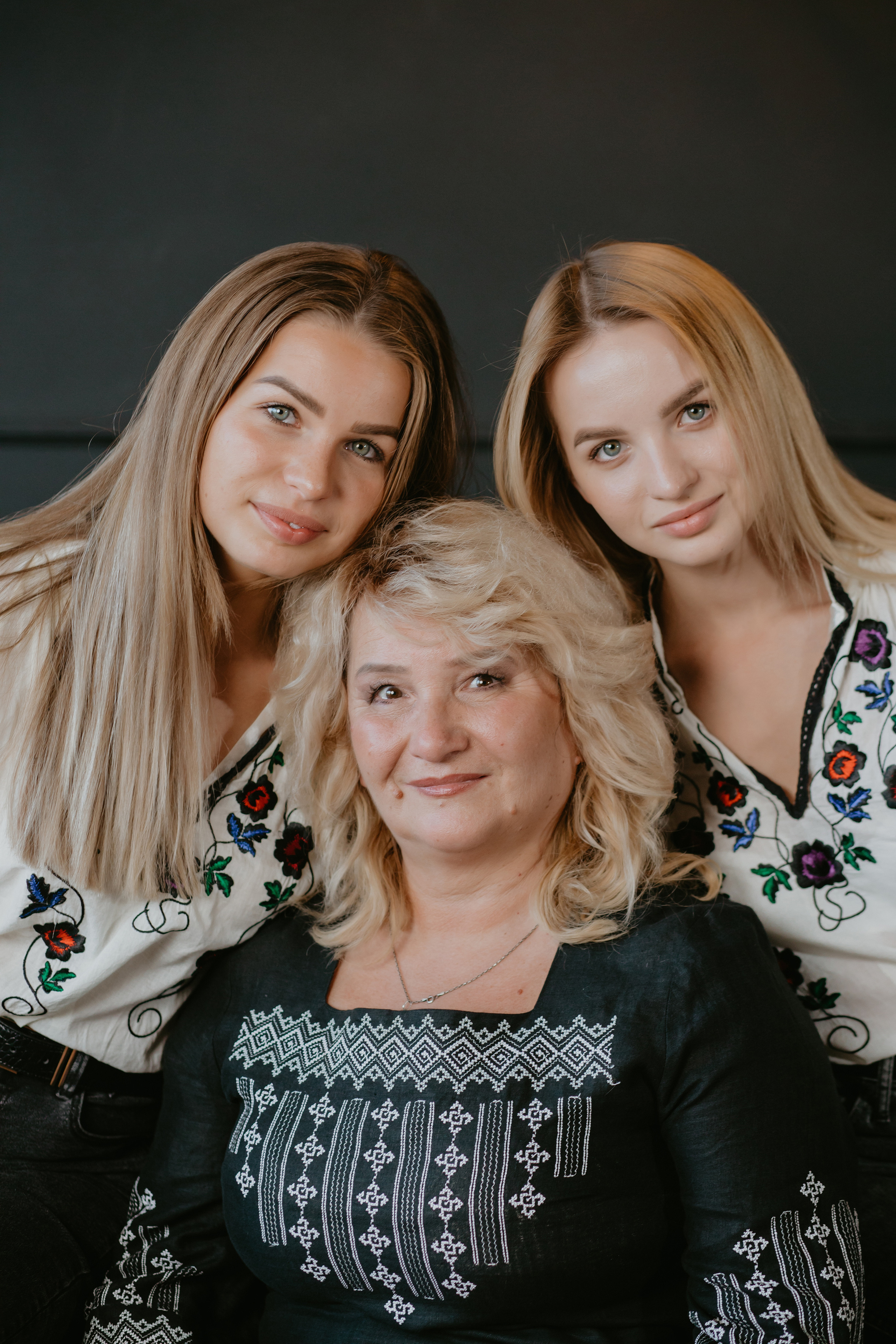 Сімейна зйомка у студії. Весільний фотограф у Львові Мирон Роксоляна