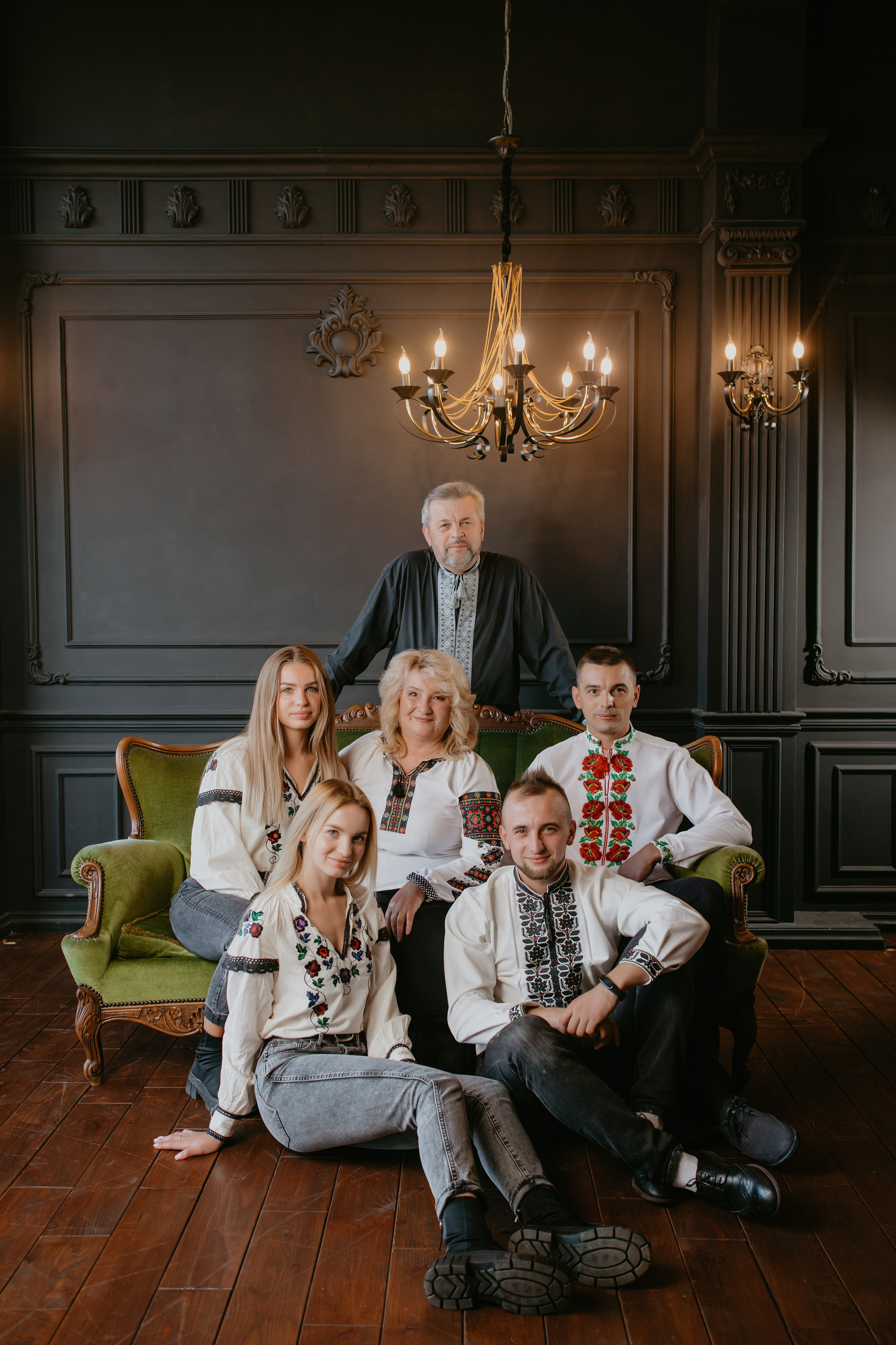 Сімейна зйомка у студії. Весільний фотограф у Львові Мирон Роксоляна