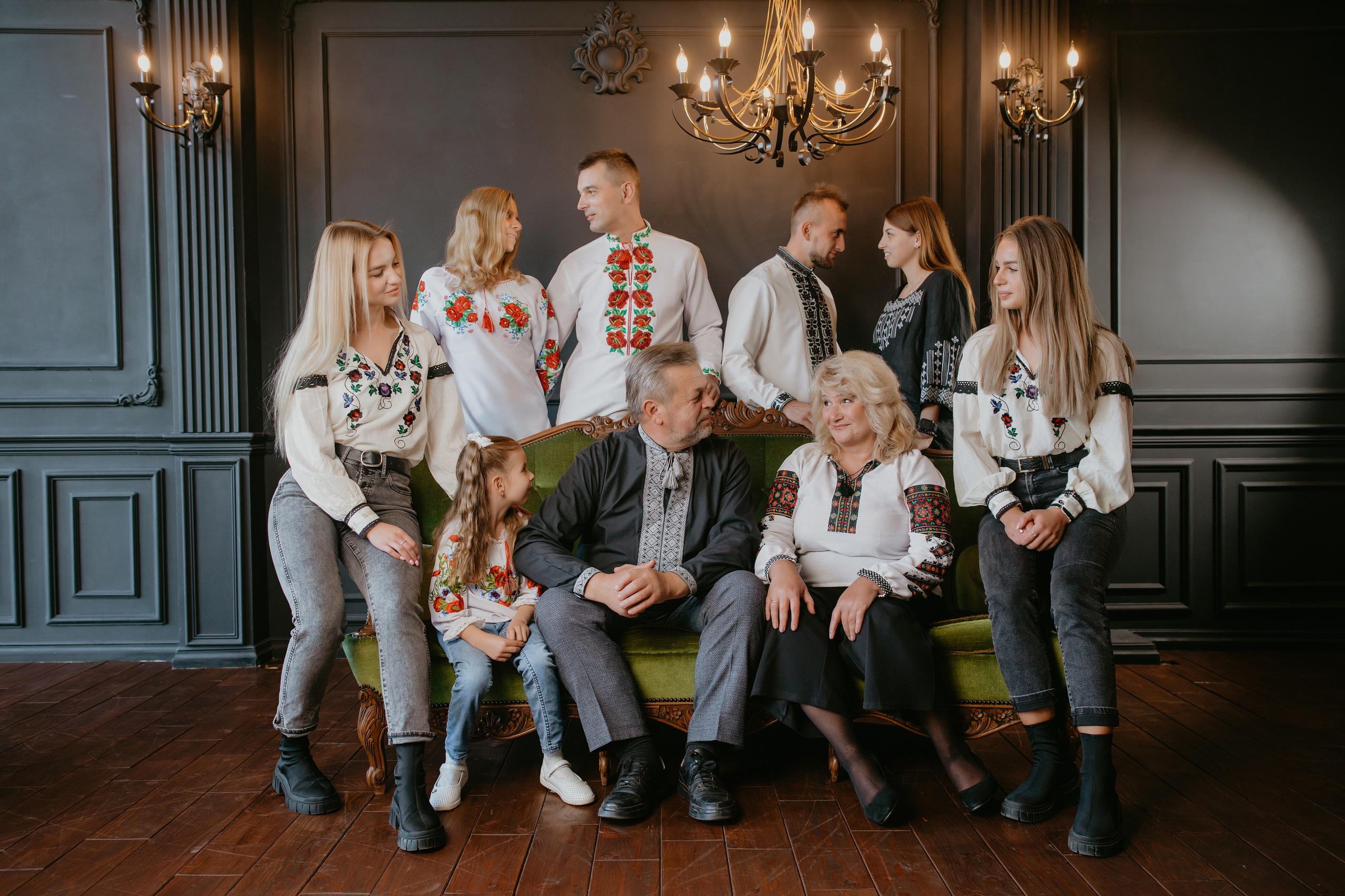 Сімейна зйомка у студії. Весільний фотограф у Львові Мирон Роксоляна