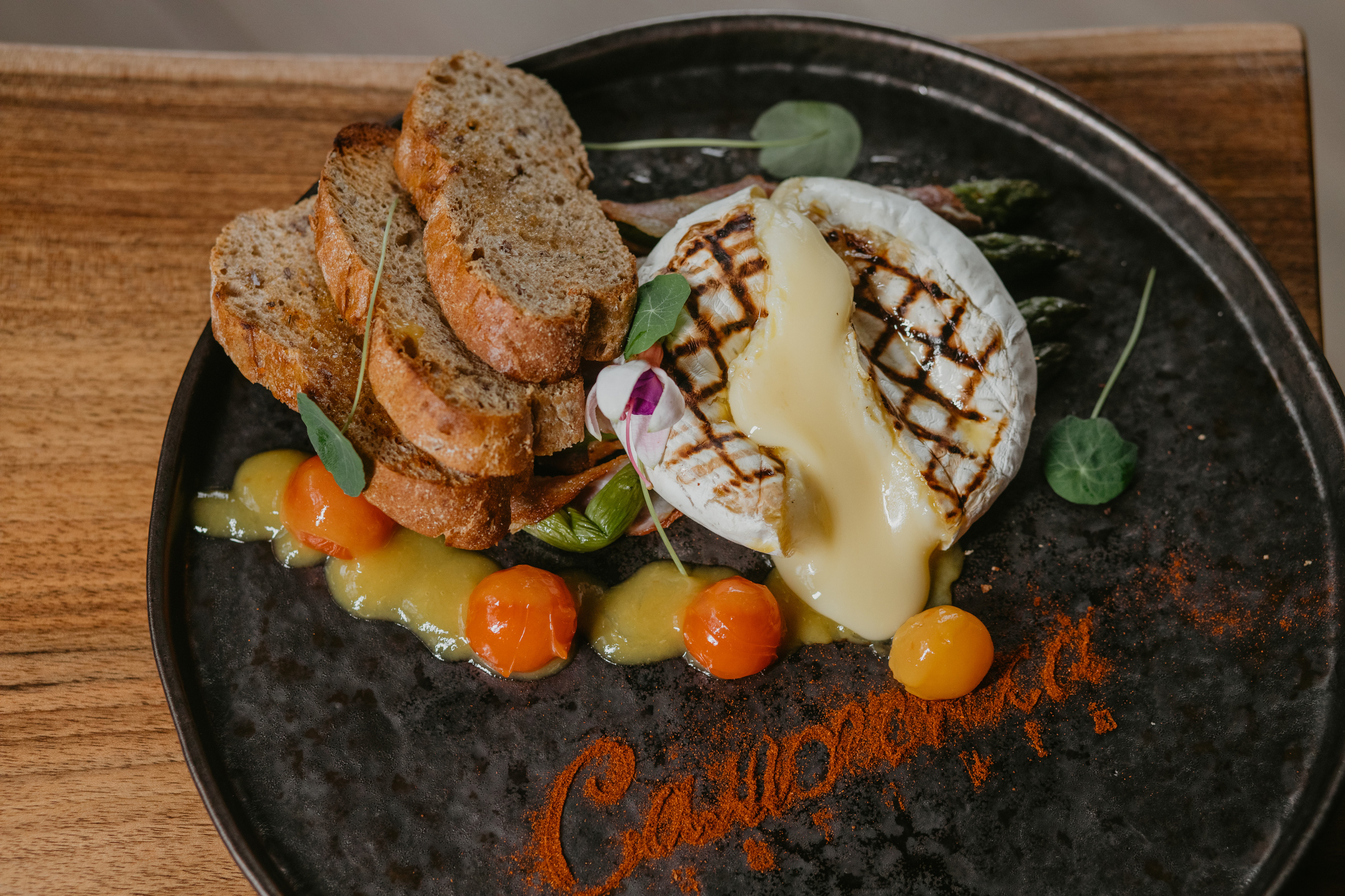 Зйомка меню для ресторану. Весільний фотограф у Львові Мирон Роксоляна