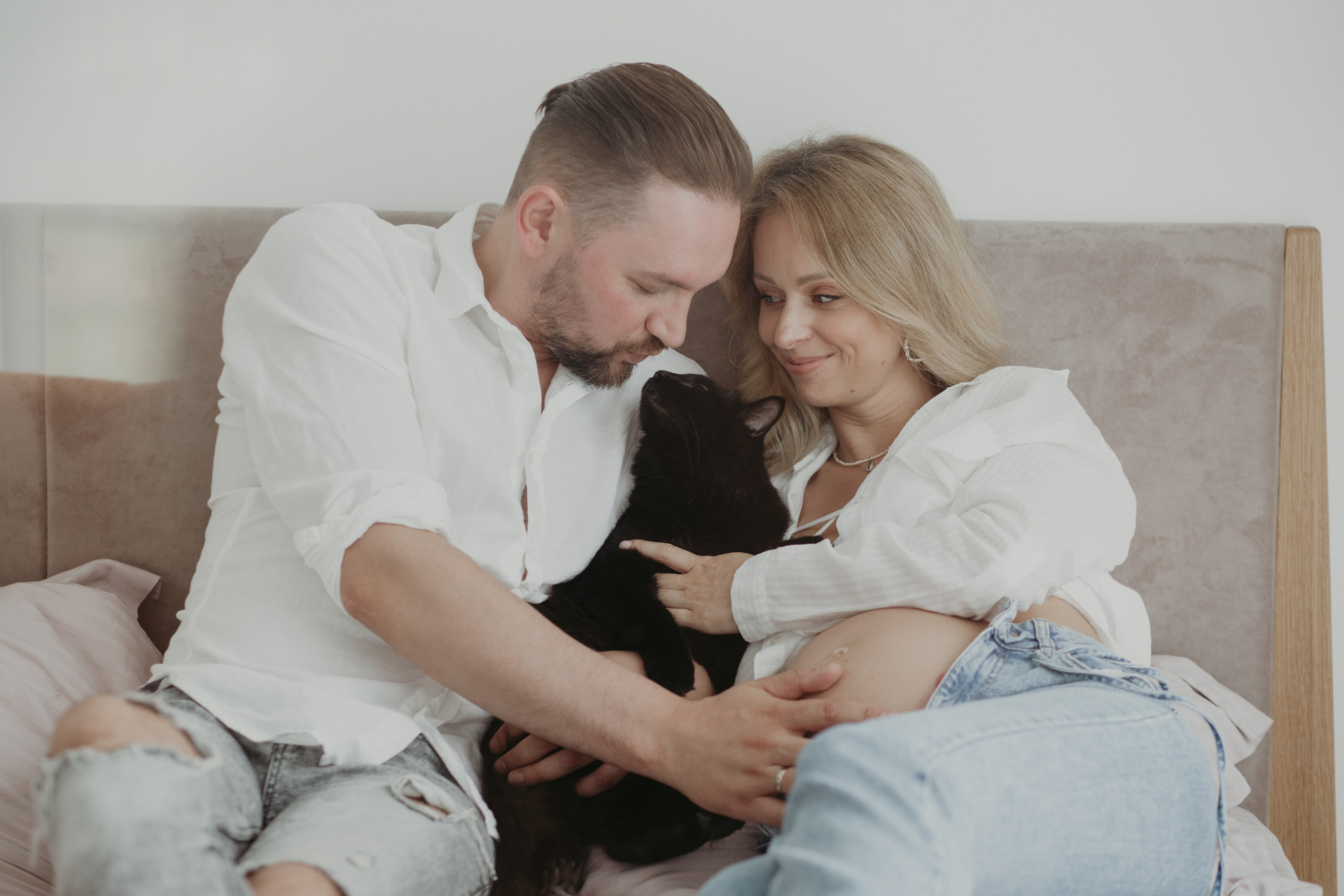 Домашня зйомка вагітності. Весільний фотограф у Львові Мирон Роксоляна