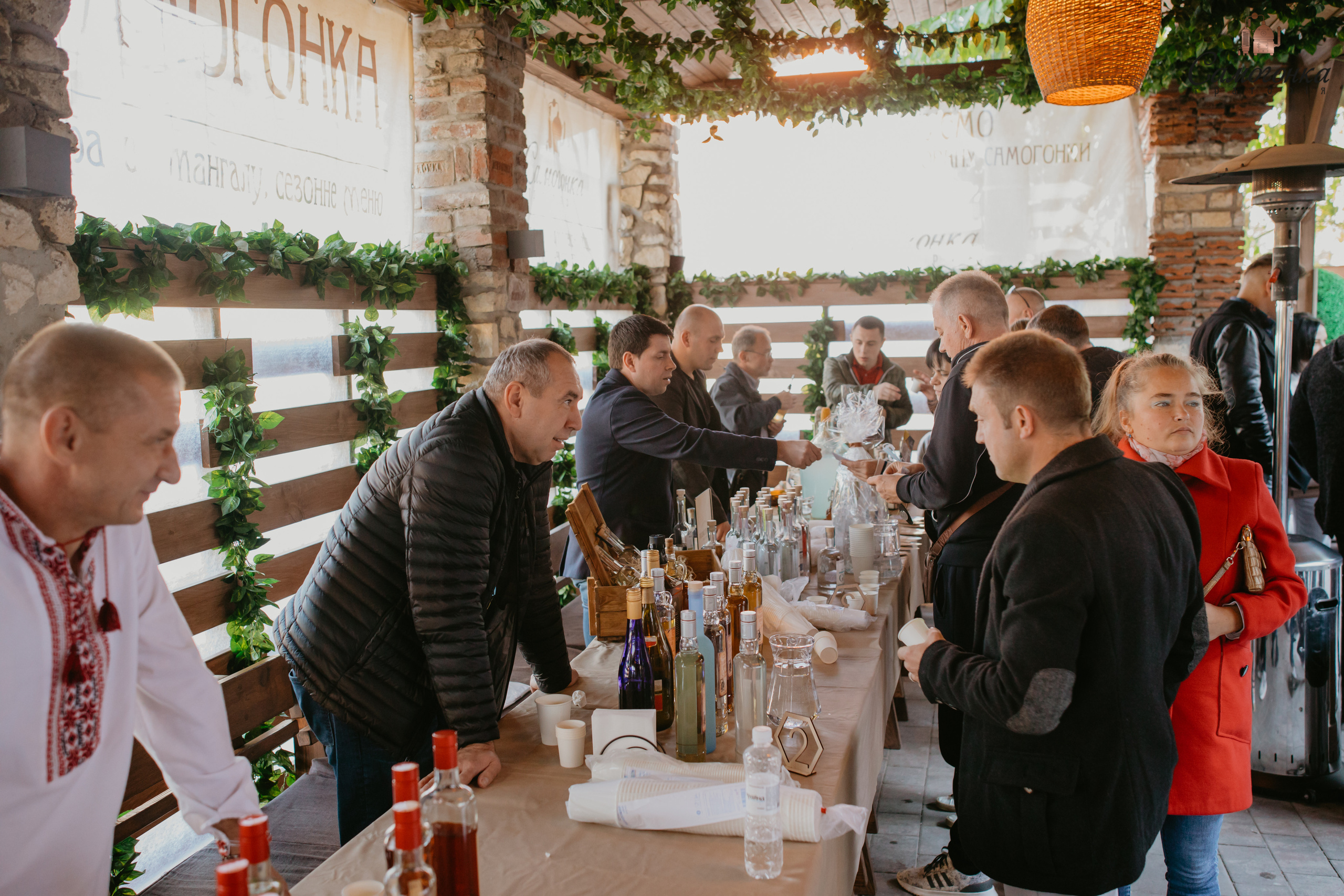 Репортаж із фестивалю самогонки. Весільний фотограф у Львові Мирон Роксоляна