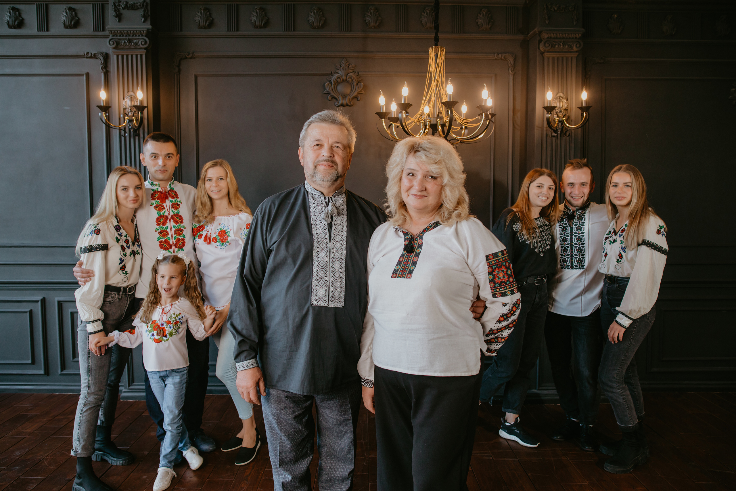 Сімейна зйомка у студії. Весільний фотограф у Львові Мирон Роксоляна