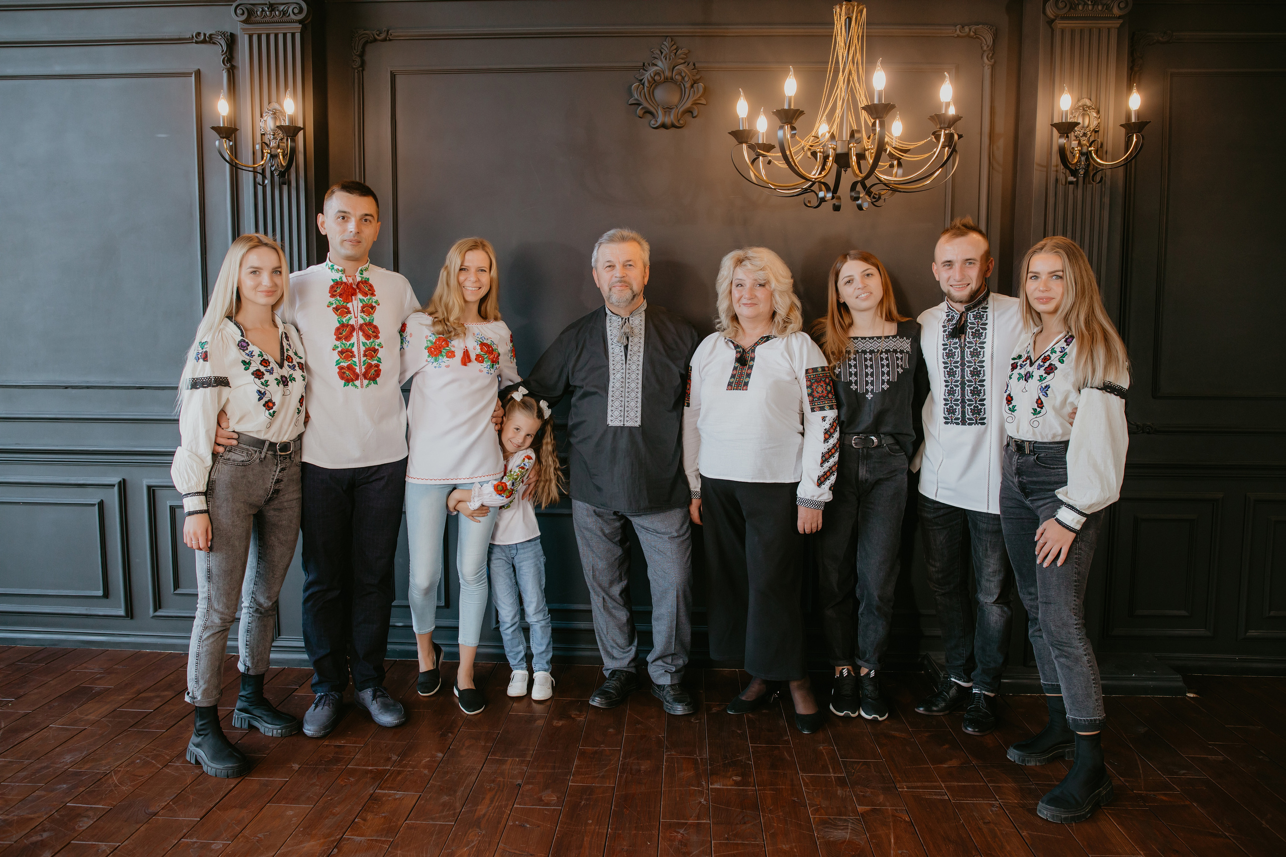 Сімейна зйомка у студії. Весільний фотограф у Львові Мирон Роксоляна