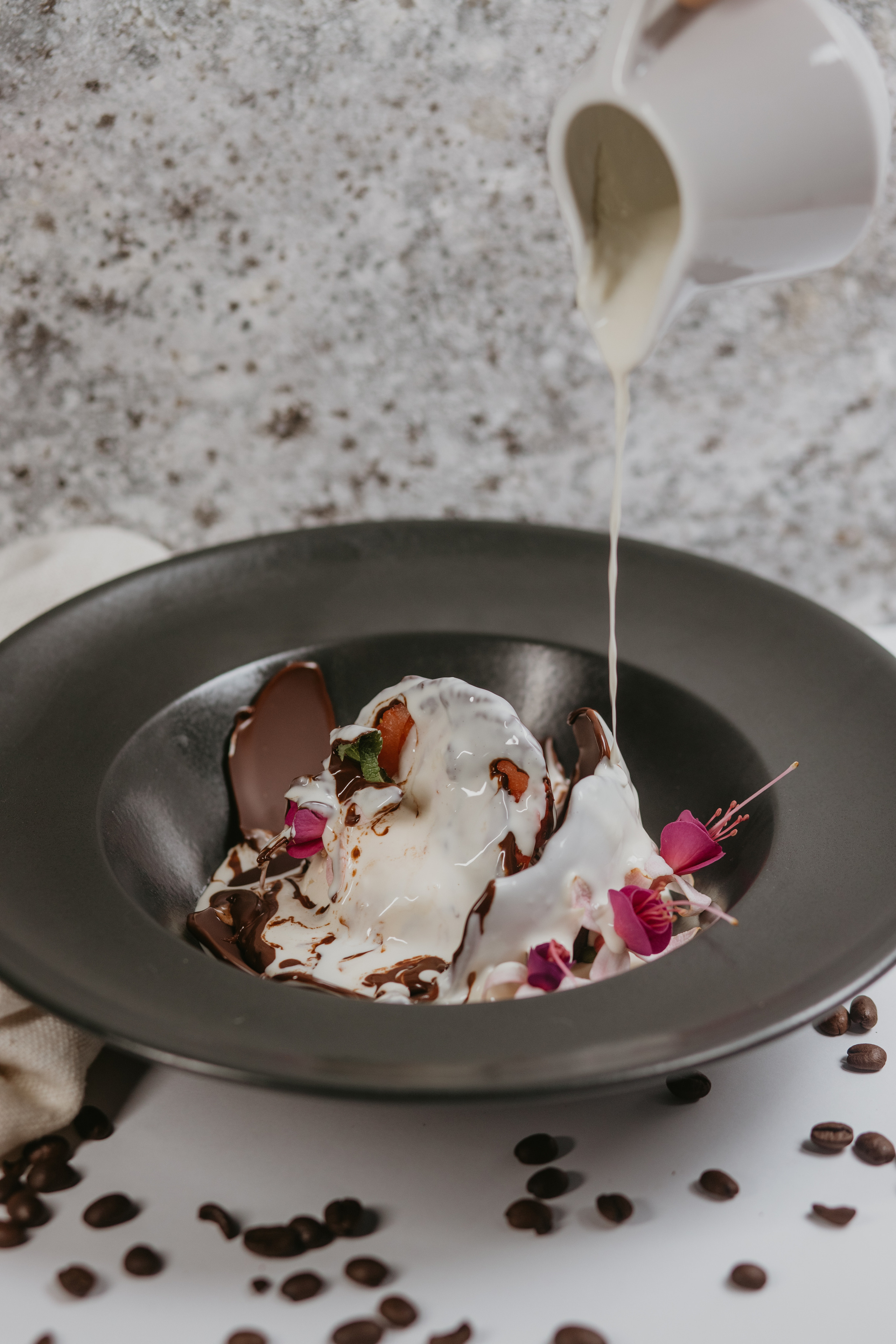 Зйомка меню для ресторану. Весільний фотограф у Львові Мирон Роксоляна