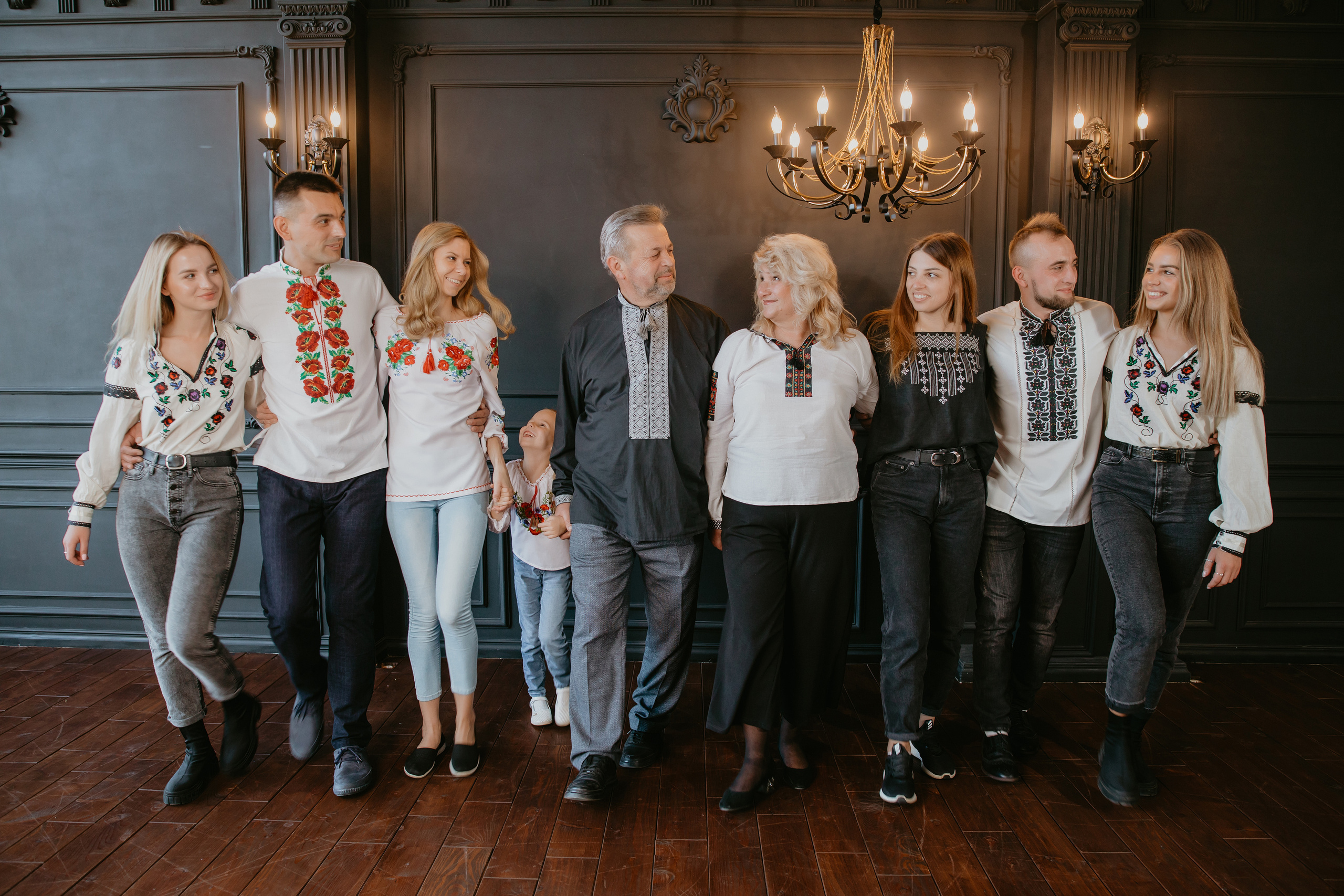 Сімейна зйомка у студії. Весільний фотограф у Львові Мирон Роксоляна