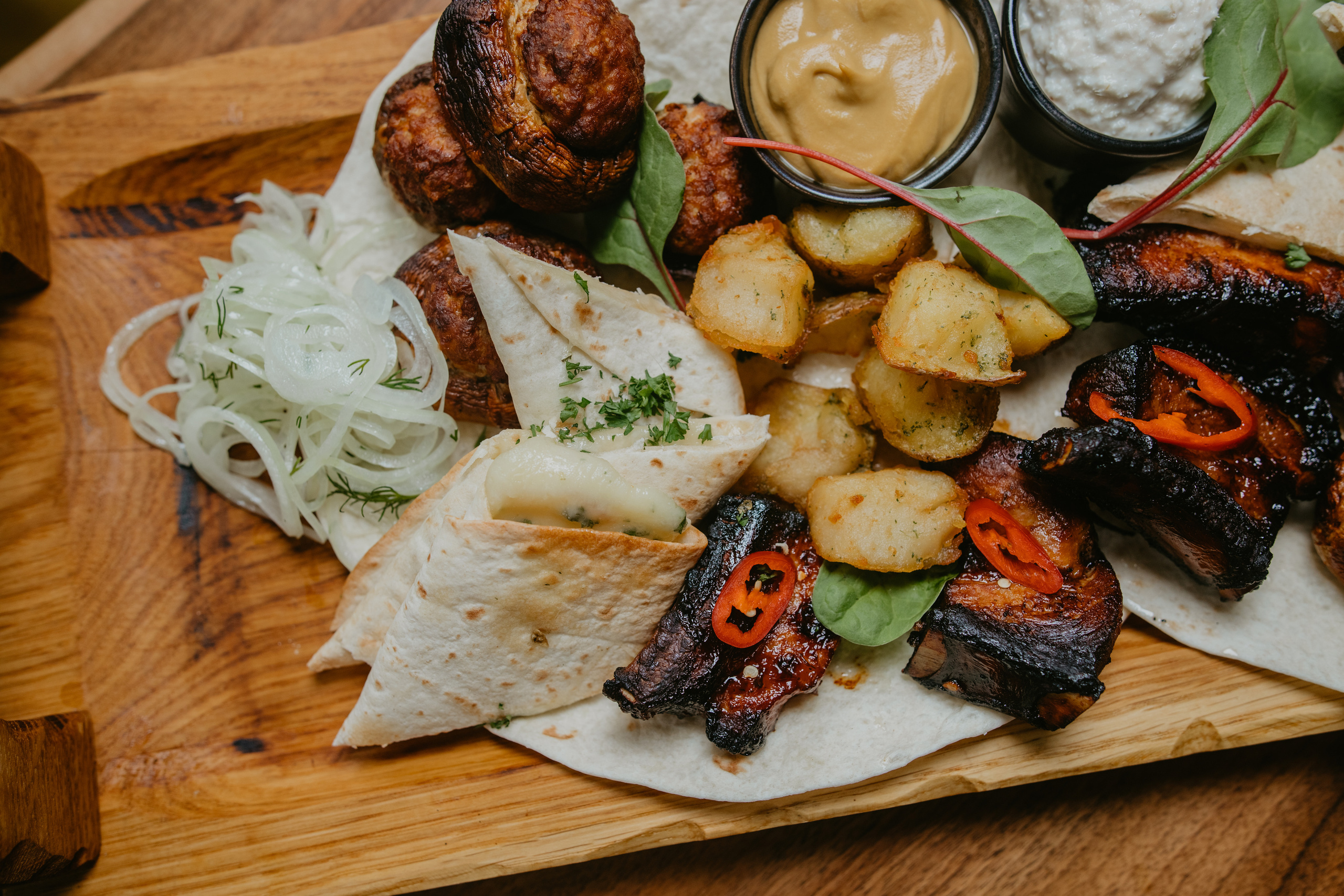 Зйомка меню для ресторану. Весільний фотограф у Львові Мирон Роксоляна