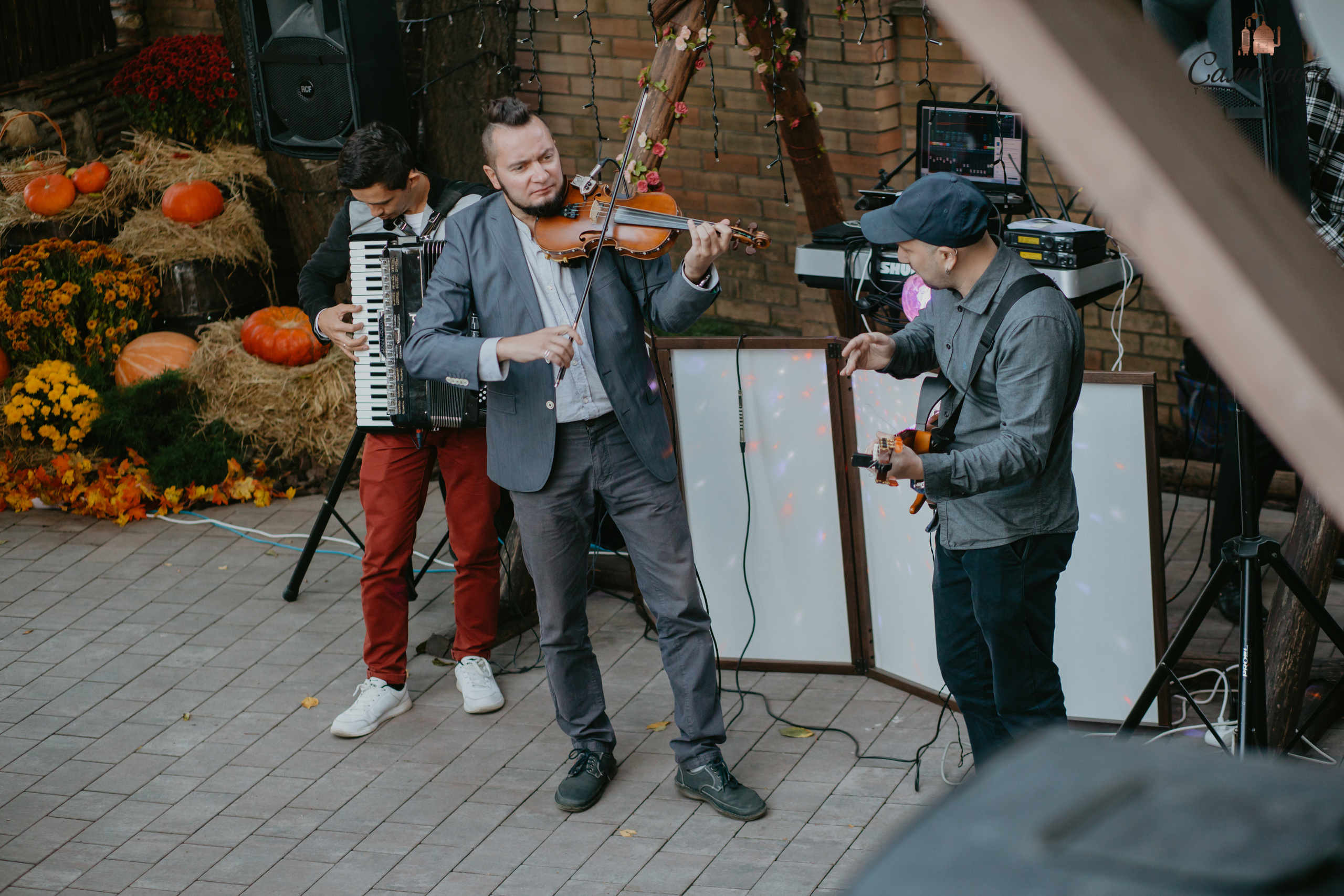 Репортаж із фестивалю самогонки. Весільний фотограф у Львові Мирон Роксоляна