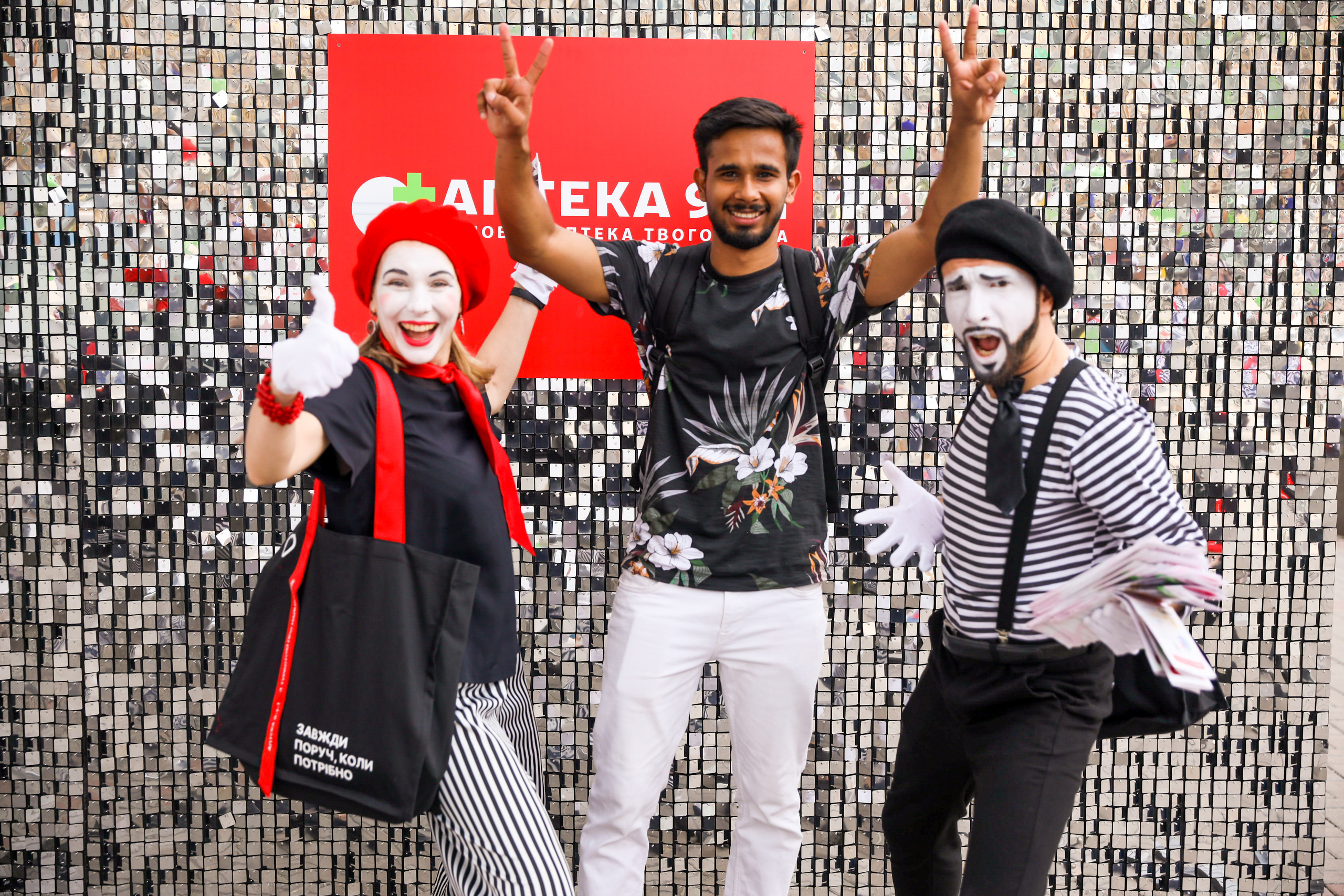 Аптека 911 (Фотомозаїка). Аренды интерактивных фотозон в Харькове