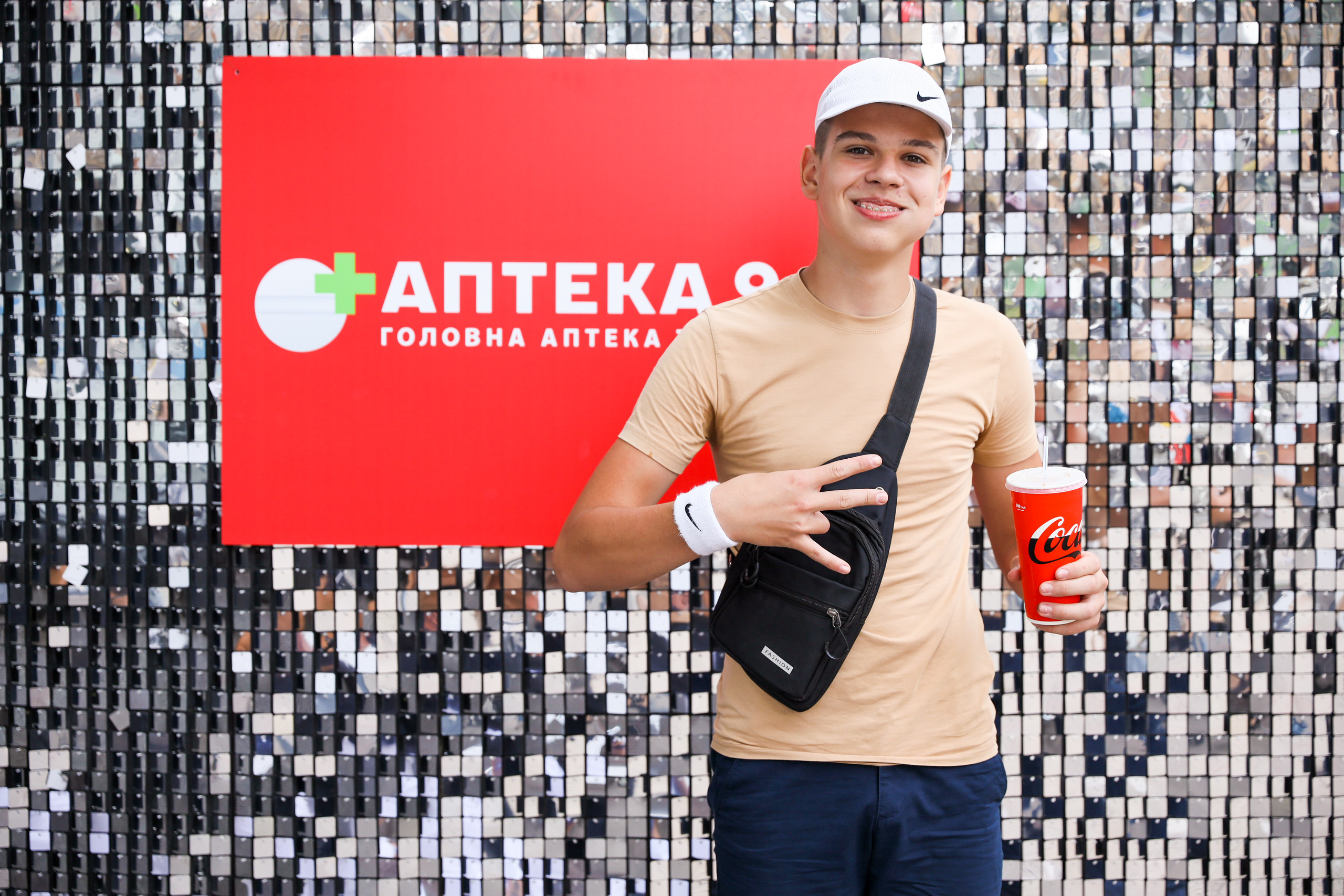 Аптека 911 (Фотомозаїка). Аренды интерактивных фотозон в Харькове