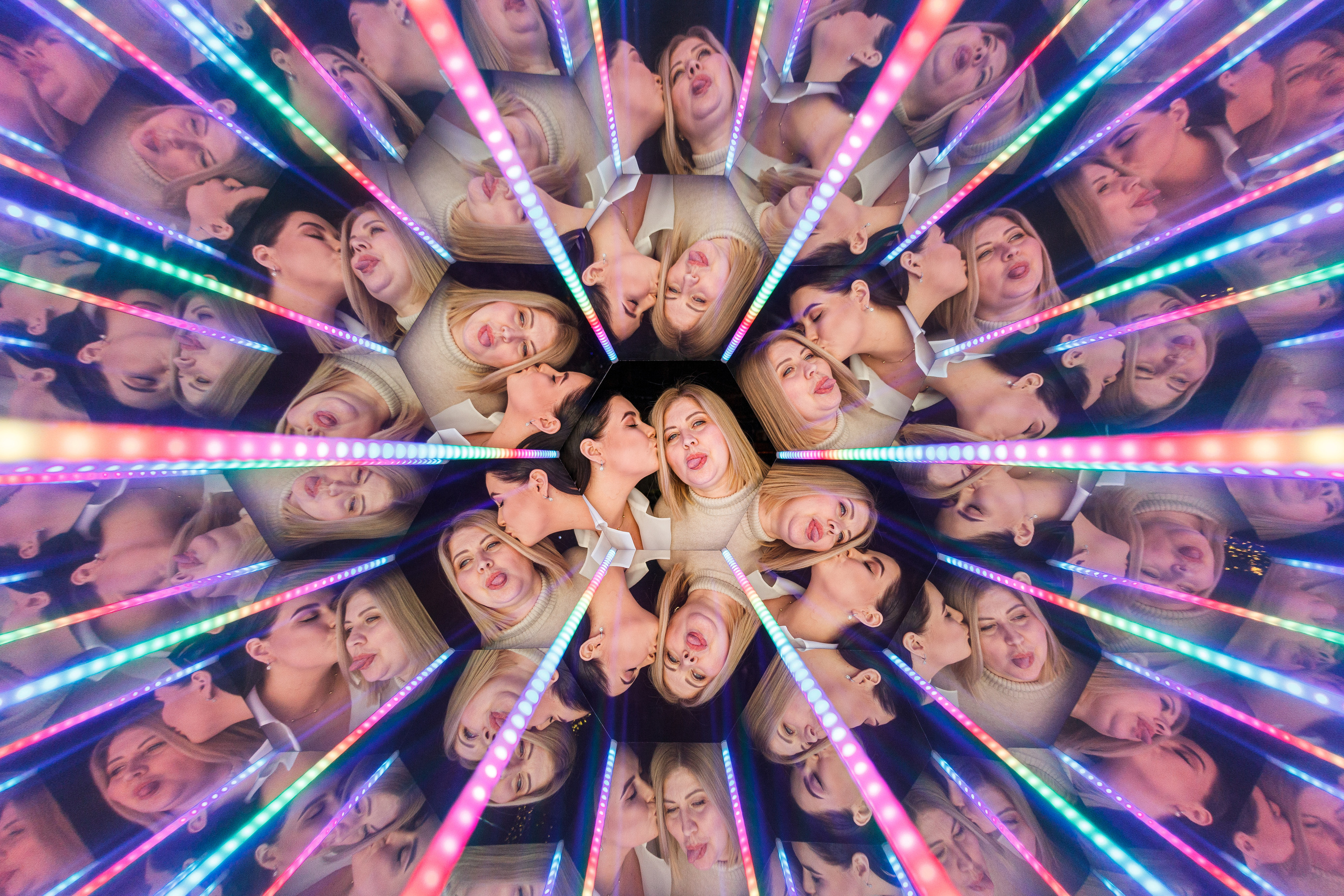 Калейдоскоп на свадьбе Алексея и Ання. Аренды интерактивных фотозон в Харькове