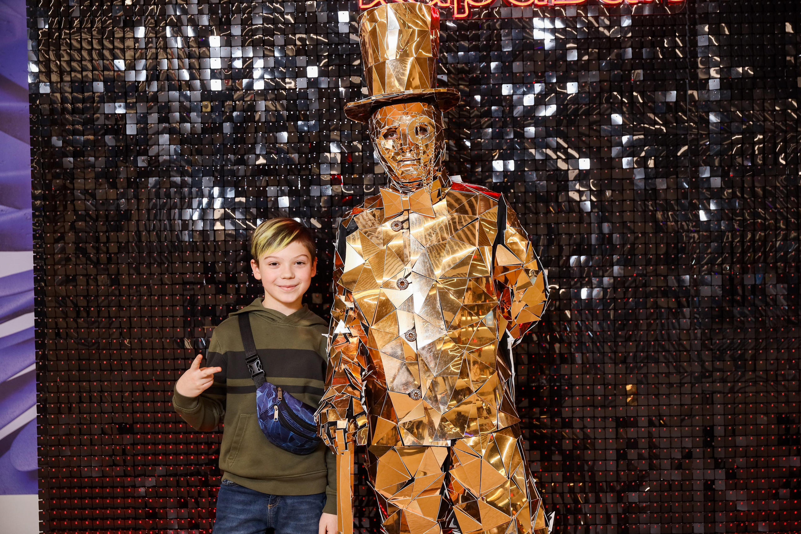 Фотомозаїка на 580 фото для ТРЦ Караван. Аренды интерактивных фотозон в Харькове