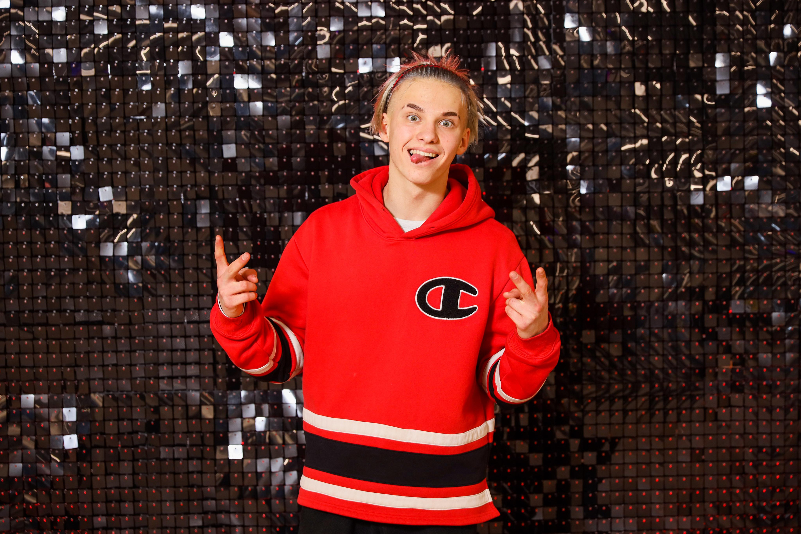 Фотомозаїка на 580 фото для ТРЦ Караван. Аренды интерактивных фотозон в Харькове