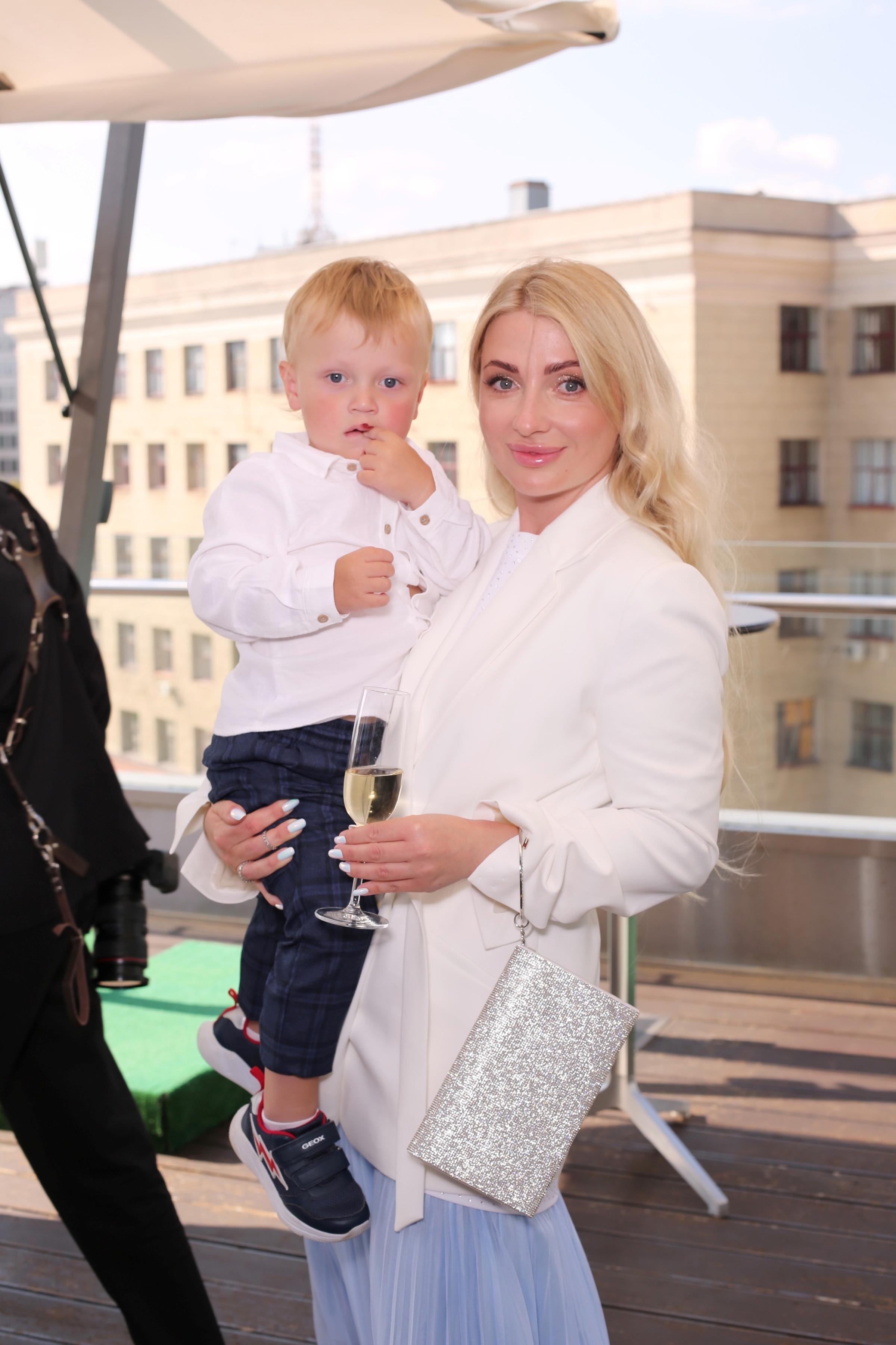 Максим та Іветта (AiR PhotoBox). Оренда інтерактивних фотозон у Харкові