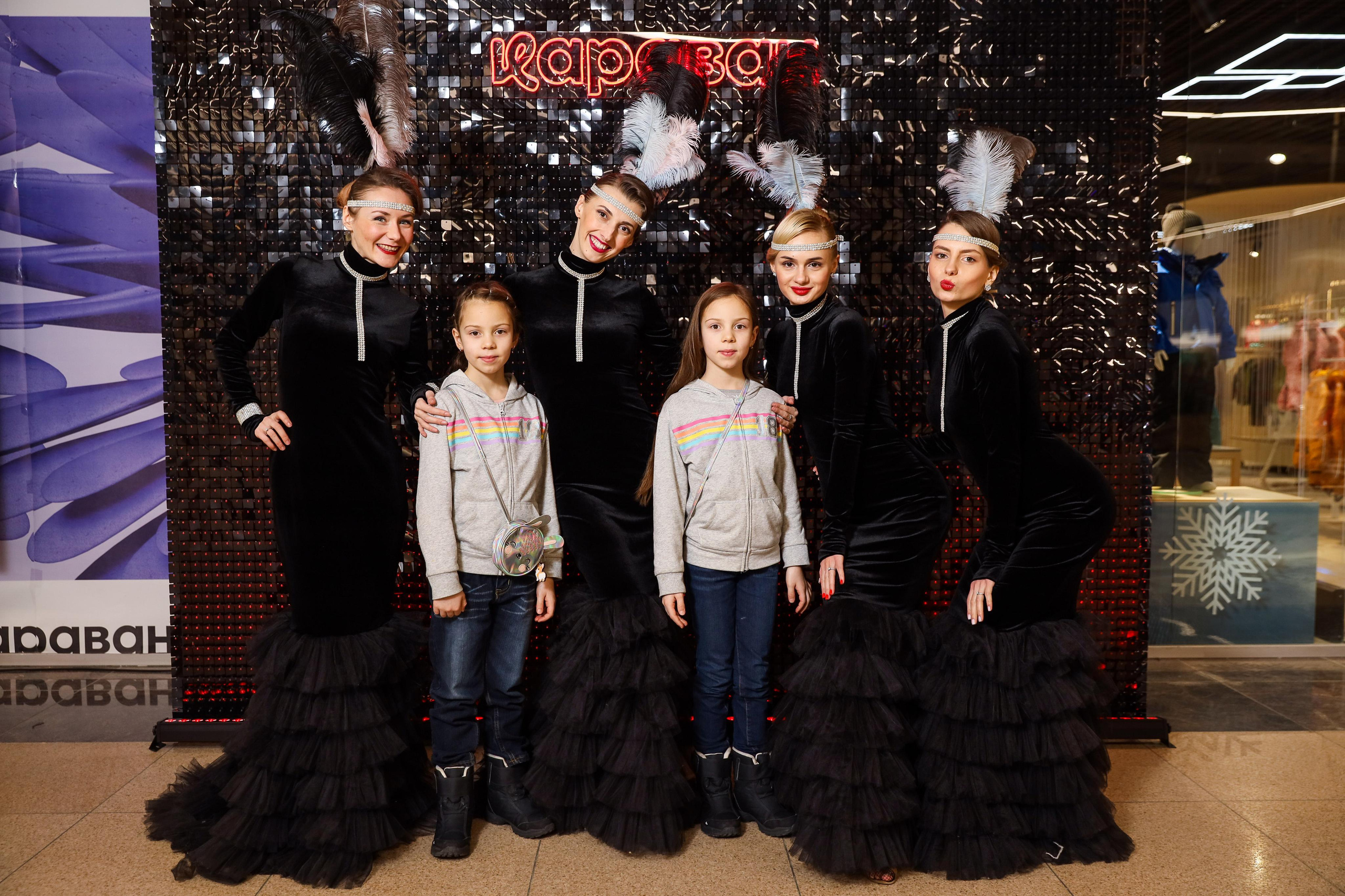 Фотомозаїка на 580 фото для ТРЦ Караван. Аренды интерактивных фотозон в Харькове