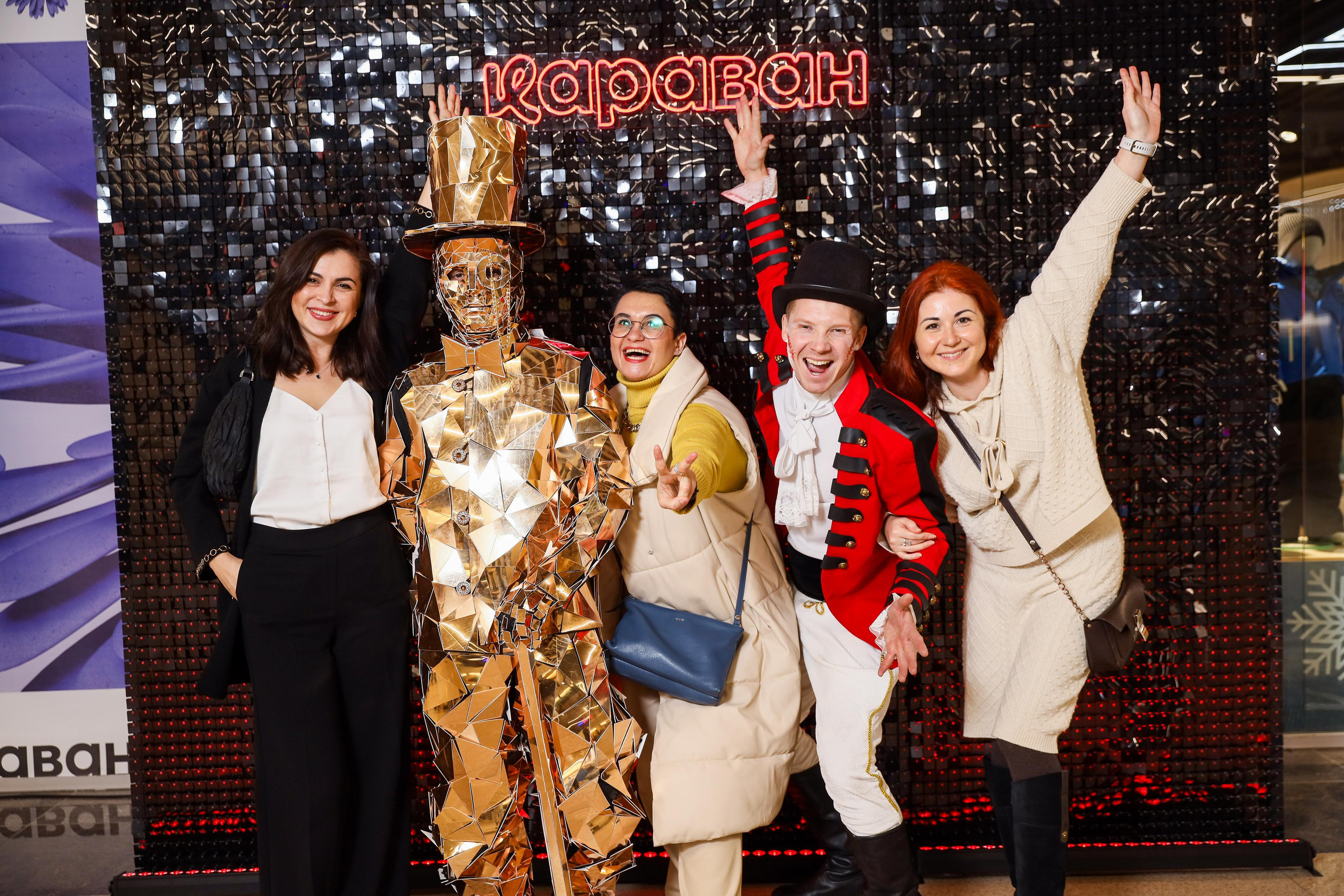 Фотомозаїка на 580 фото для ТРЦ Караван. Аренды интерактивных фотозон в Харькове