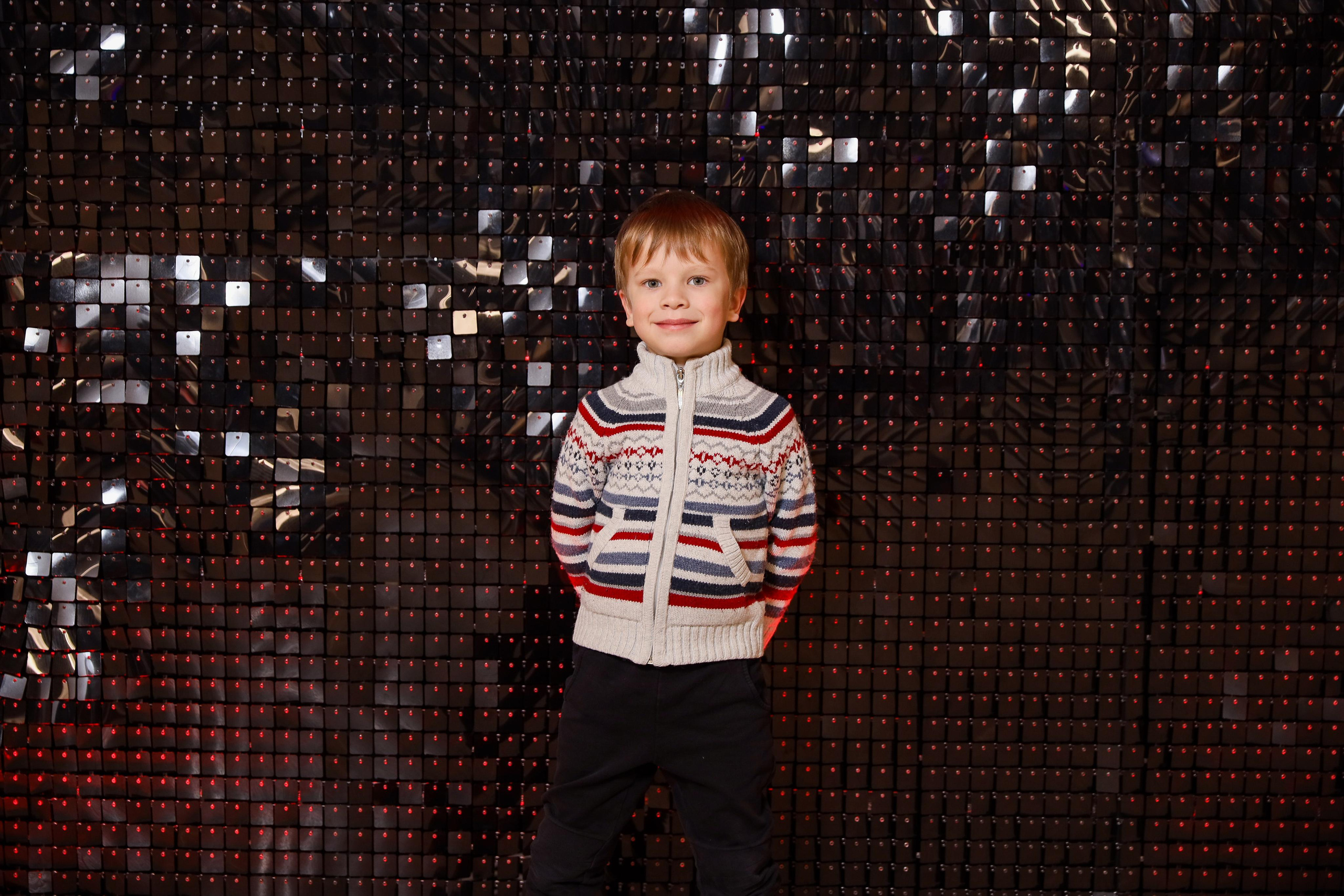 Фотомозаїка на 580 фото для ТРЦ Караван. Аренды интерактивных фотозон в Харькове