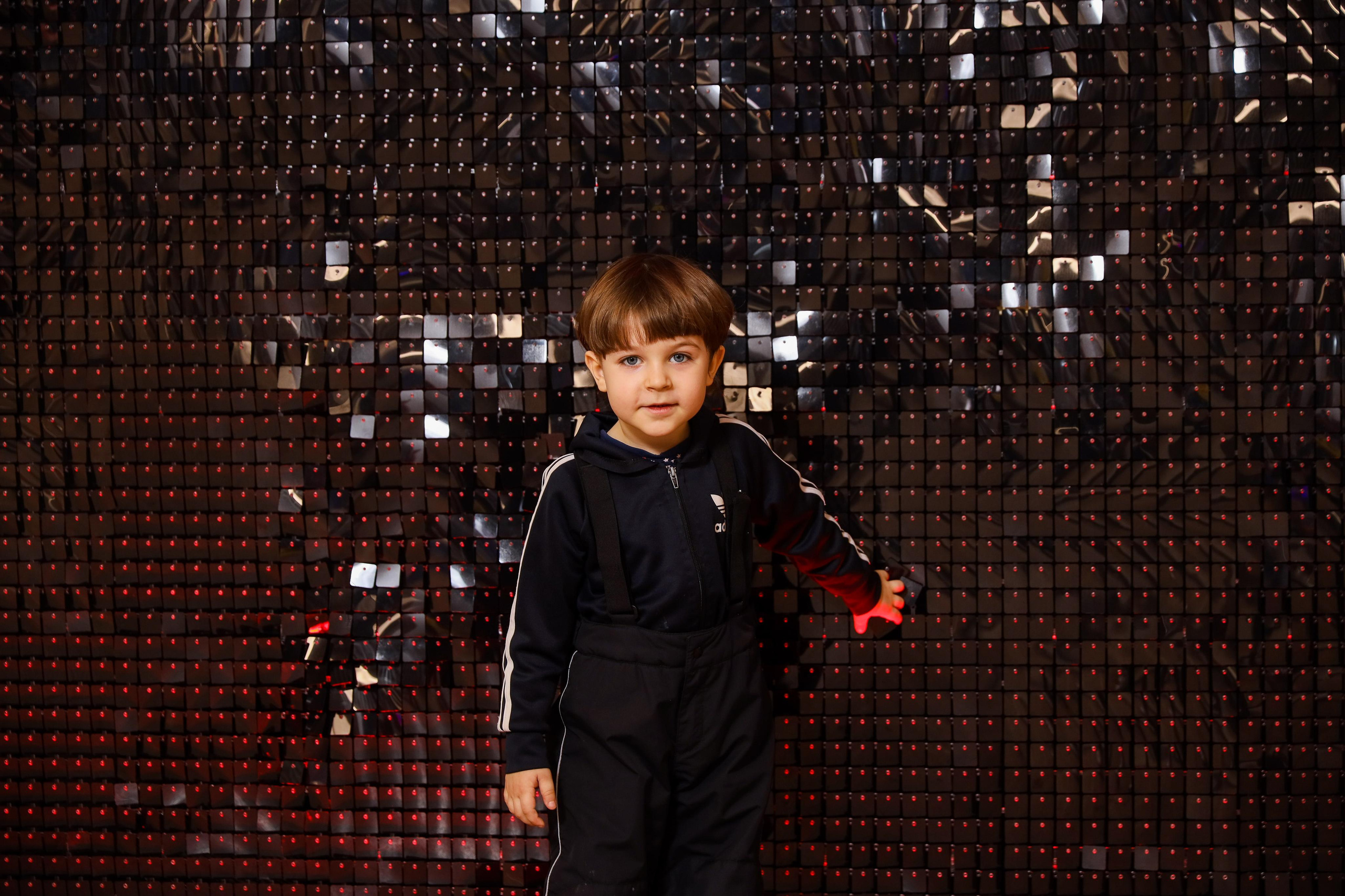 Фотомозаїка на 580 фото для ТРЦ Караван. Аренды интерактивных фотозон в Харькове