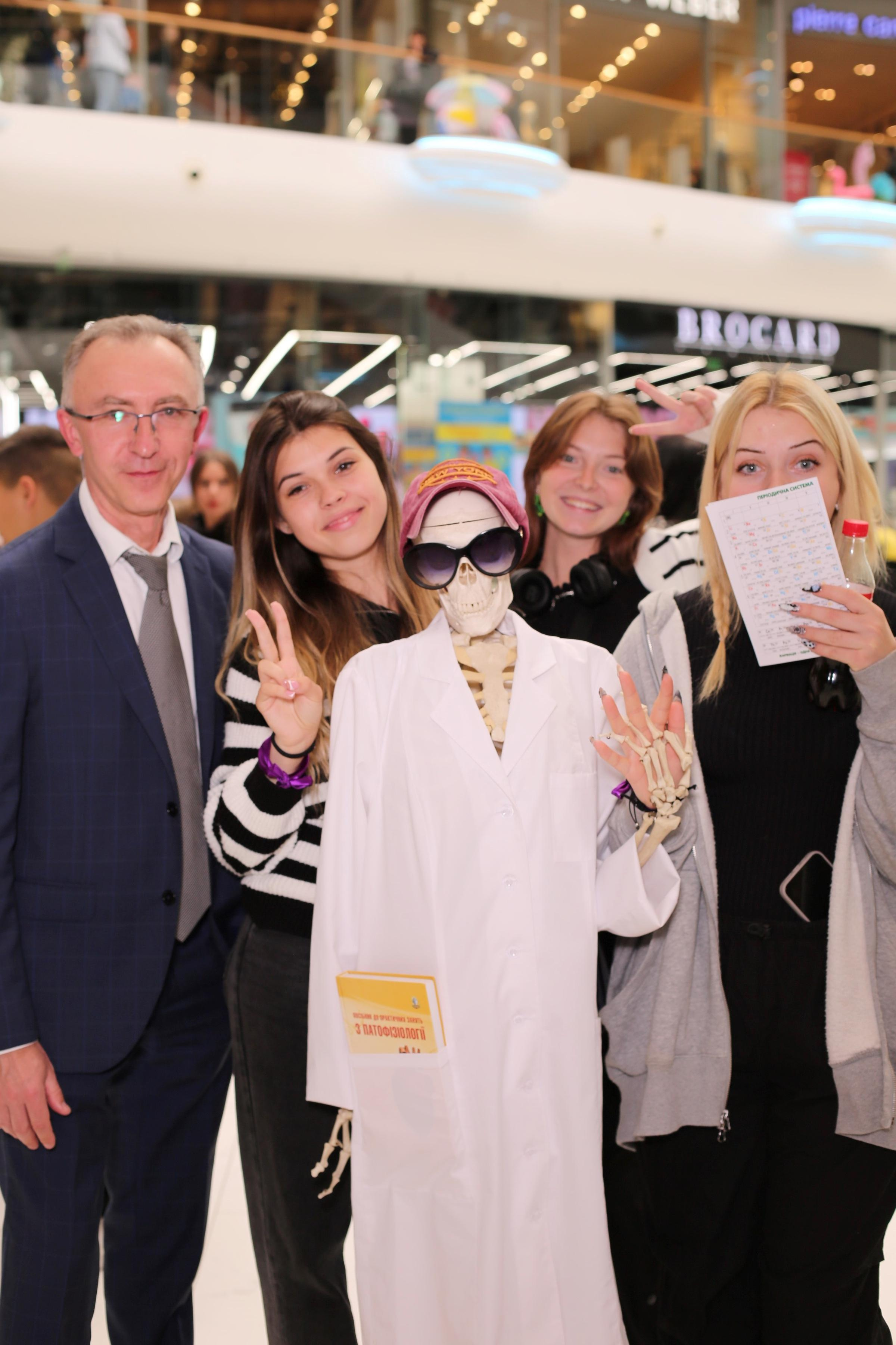 911 для НФАУ. Аренды интерактивных фотозон в Харькове