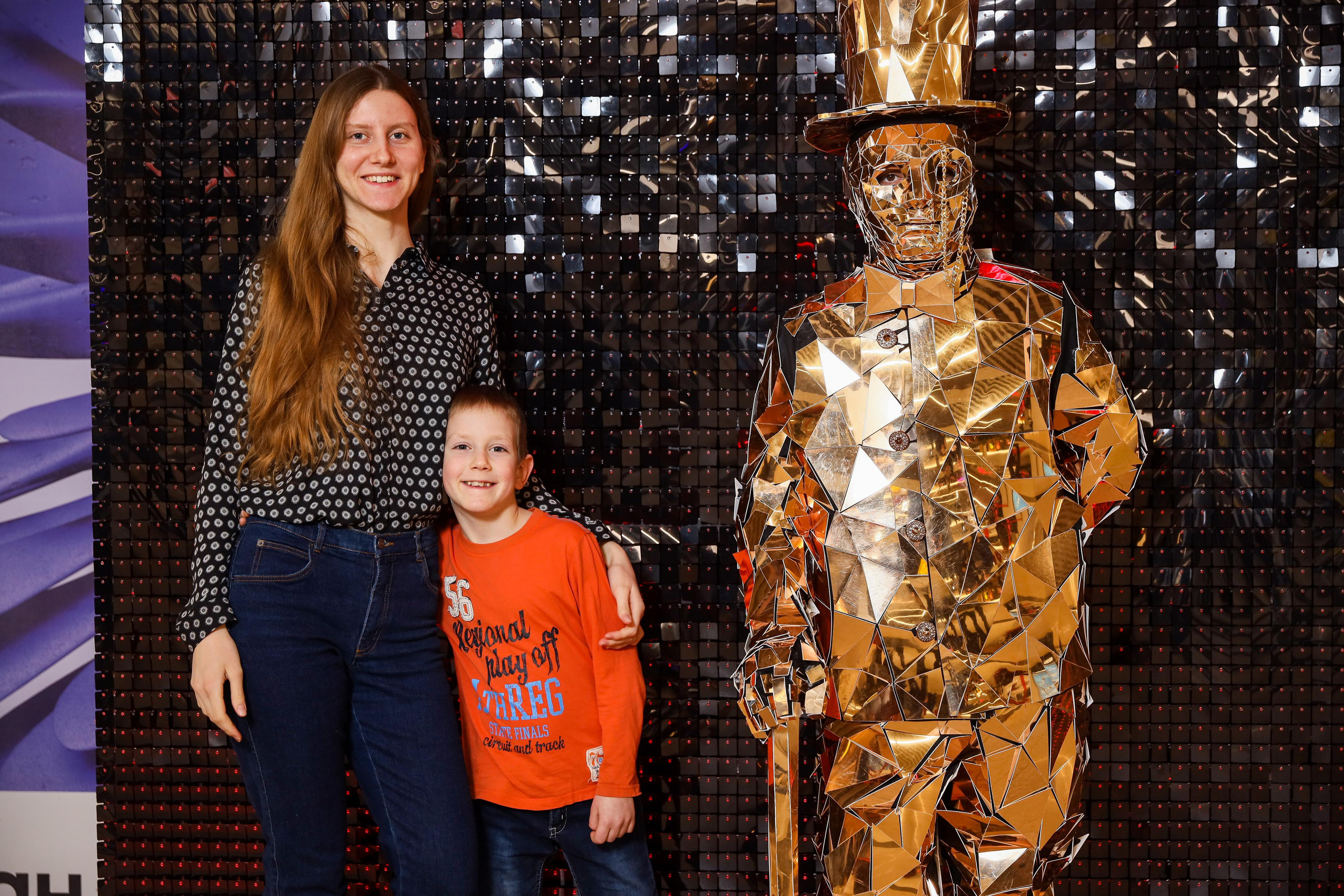 Фотомозаїка на 580 фото для ТРЦ Караван. Аренды интерактивных фотозон в Харькове