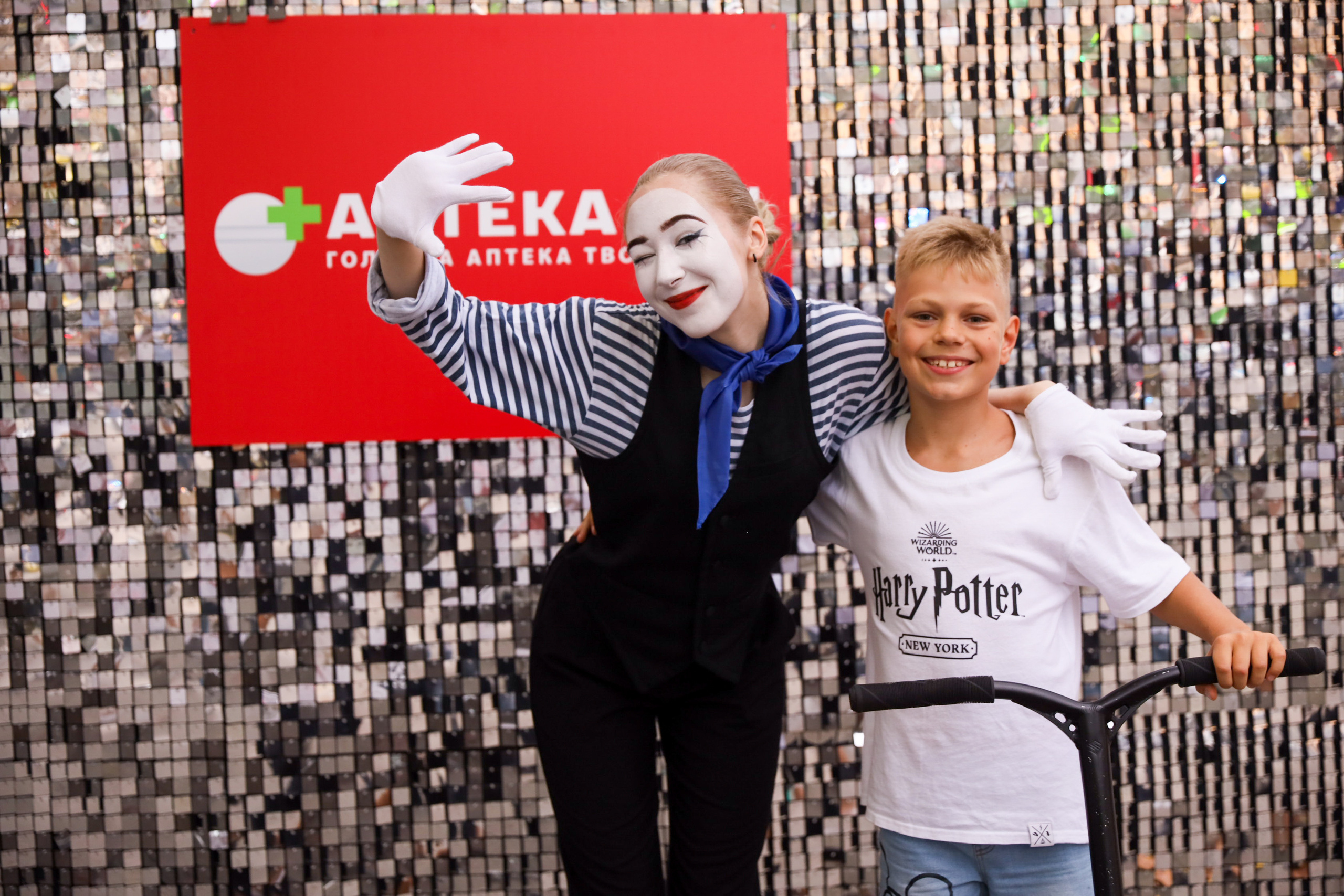 Аптека 911 (Фотомозаїка). Аренды интерактивных фотозон в Харькове