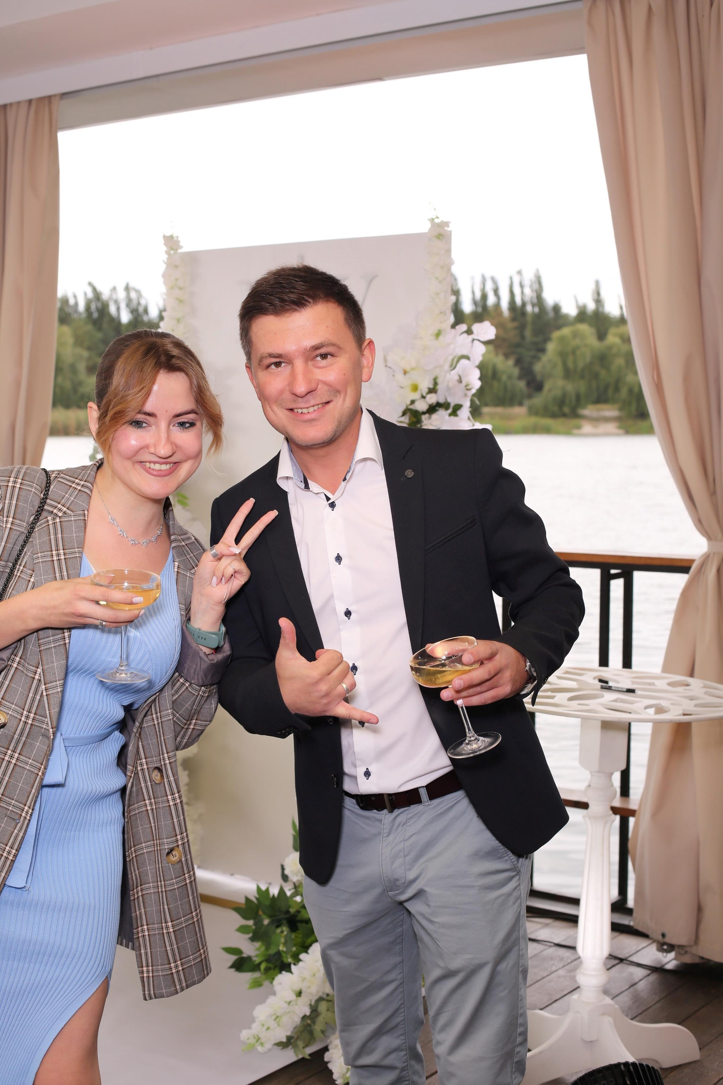 Євген та Вікторія (AiR PhotoBox). Аренды интерактивных фотозон в Харькове