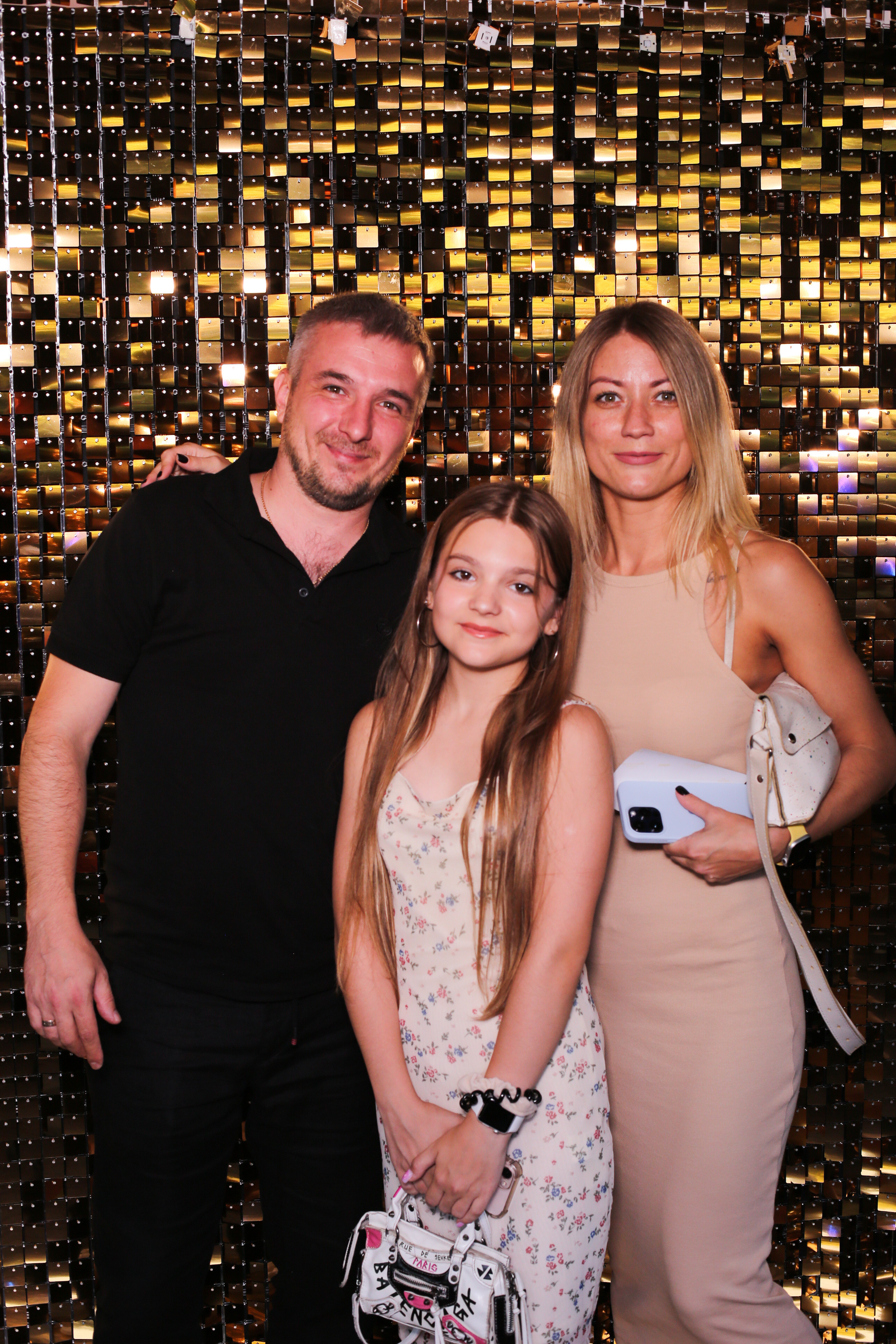 ДН Zori. Аренды интерактивных фотозон в Харькове