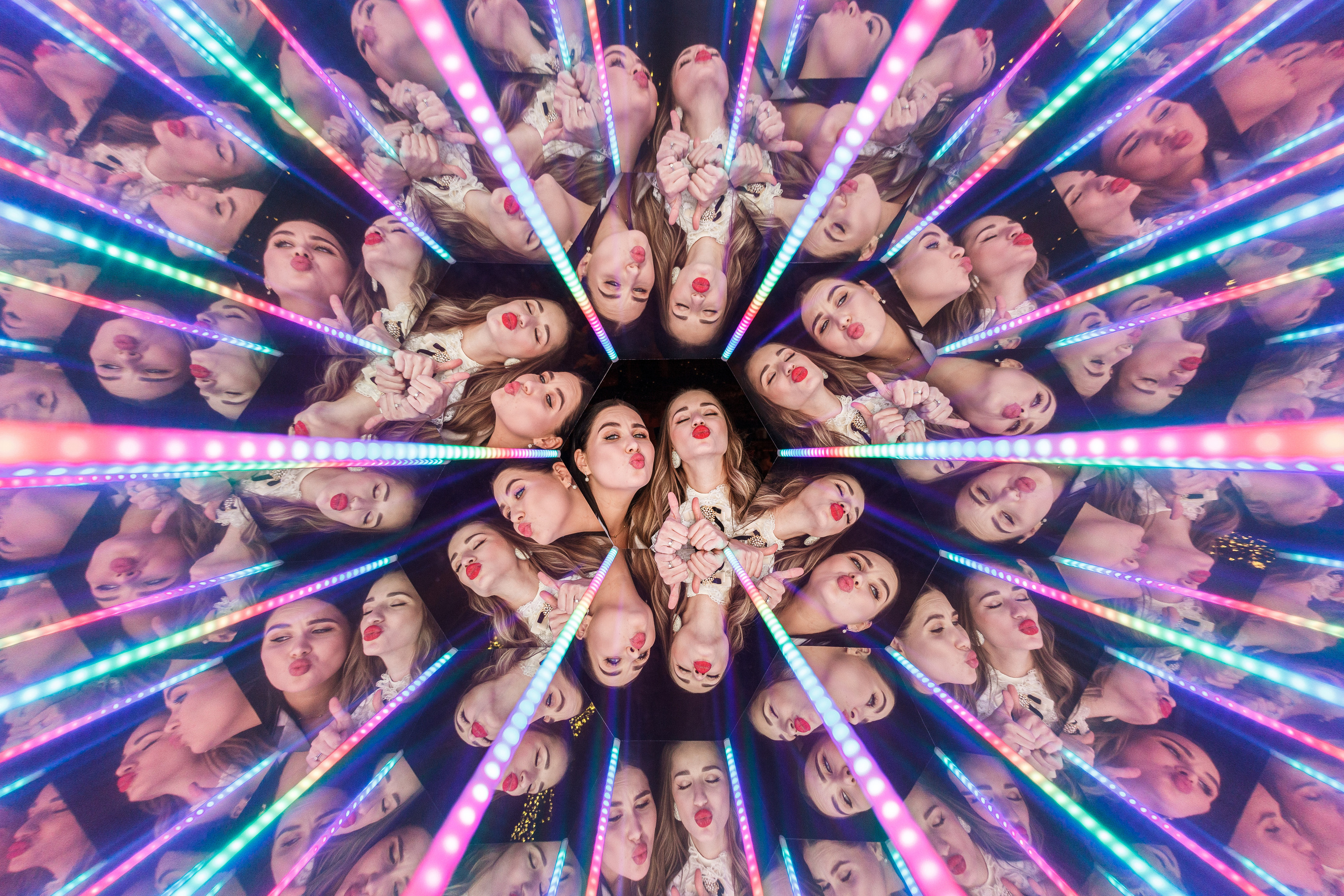 Калейдоскоп на свадьбе Алексея и Ання. Аренды интерактивных фотозон в Харькове