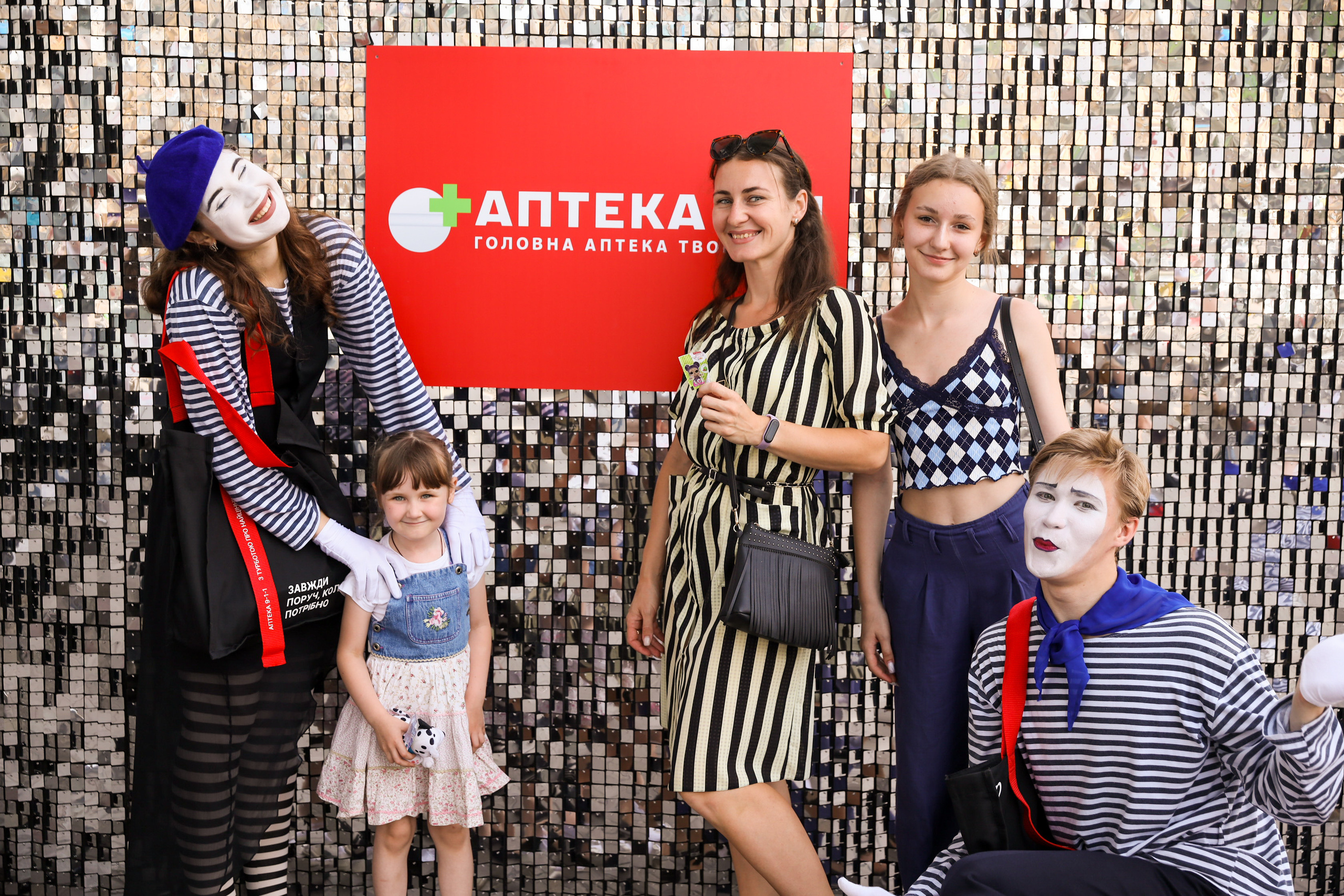 Аптека 911 (Фотомозаїка). Аренды интерактивных фотозон в Харькове