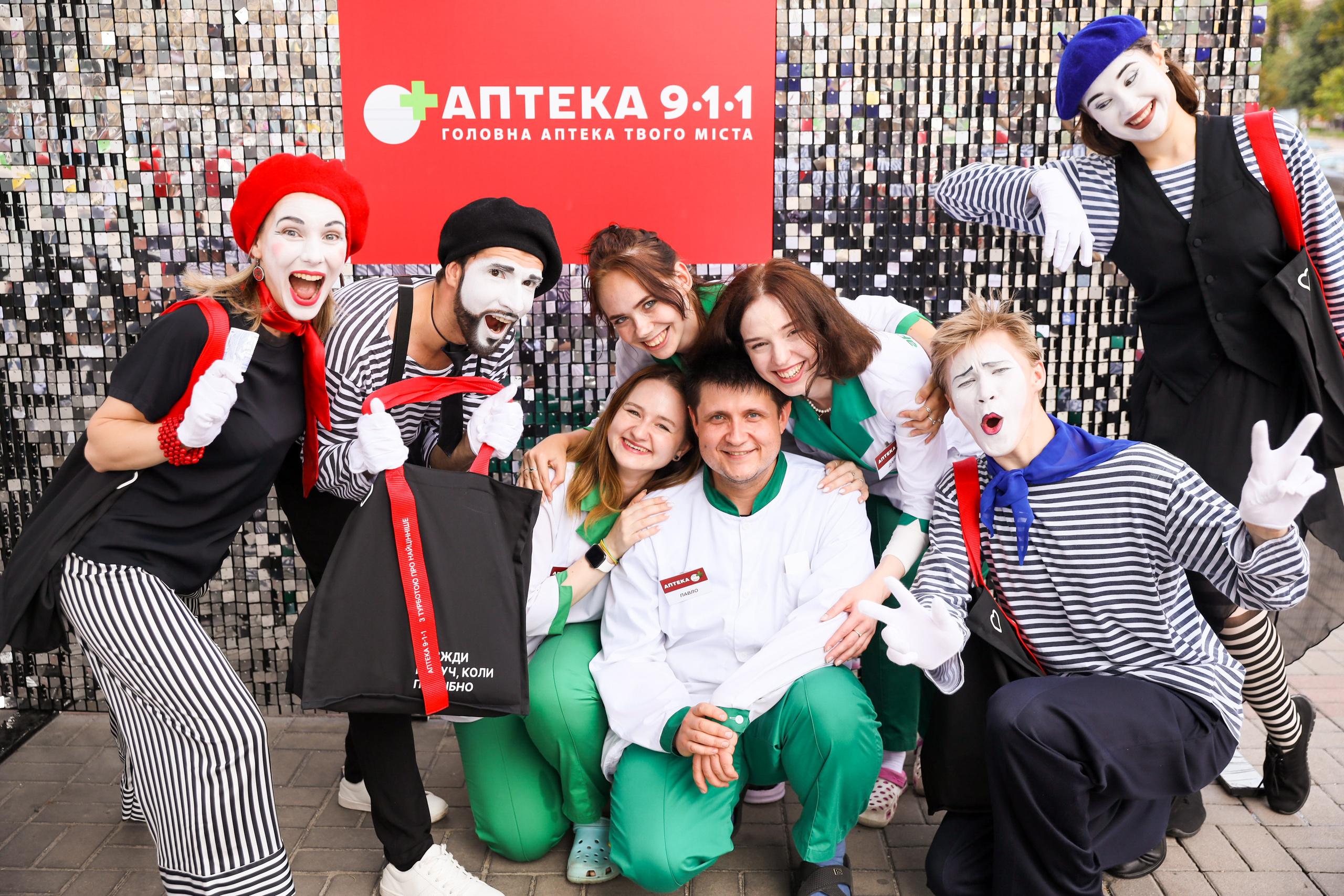 Аптека 911 (Фотомозаїка). Аренды интерактивных фотозон в Харькове
