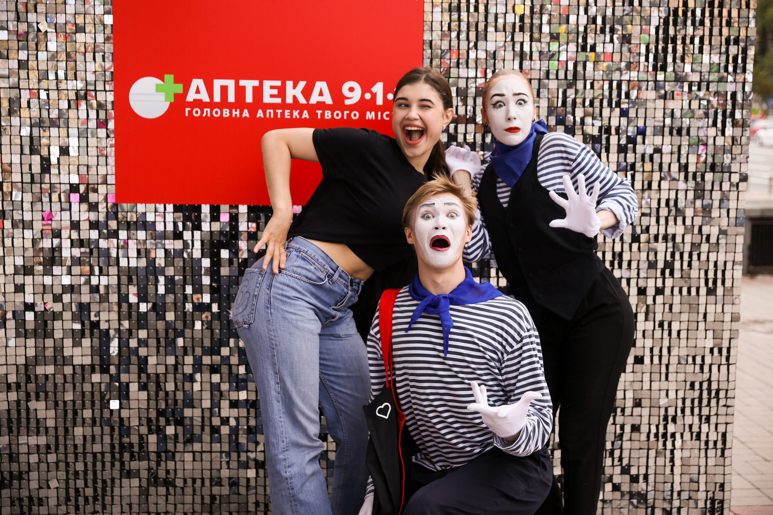 Аптека 911 (Фотомозаїка). Аренды интерактивных фотозон в Харькове