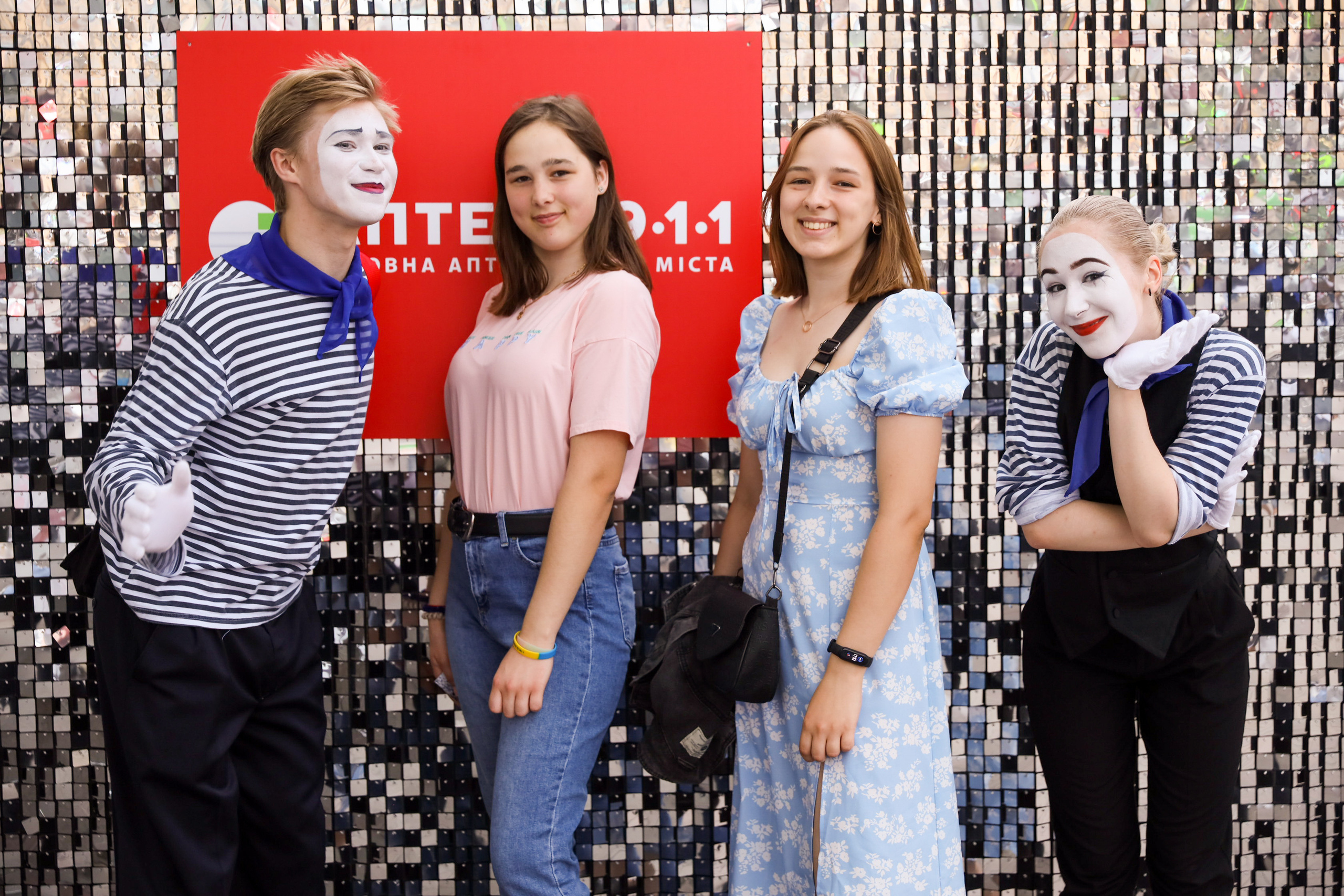 Аптека 911 (Фотомозаїка). Аренды интерактивных фотозон в Харькове