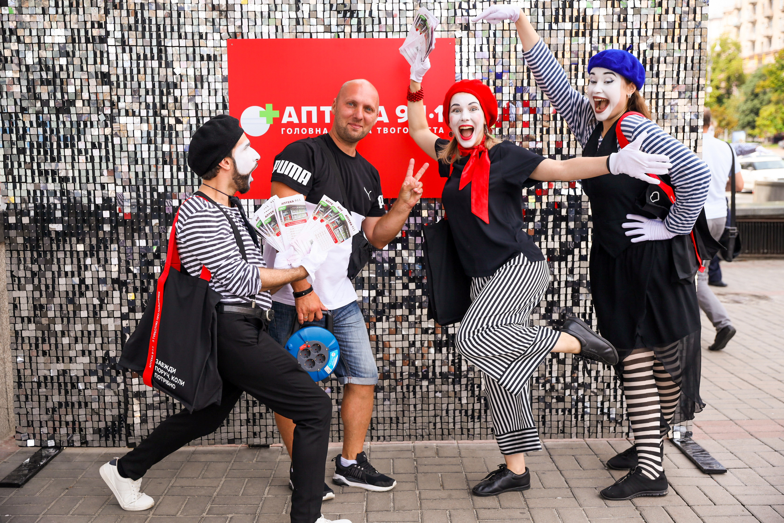 Аптека 911 (Фотомозаїка). Аренды интерактивных фотозон в Харькове